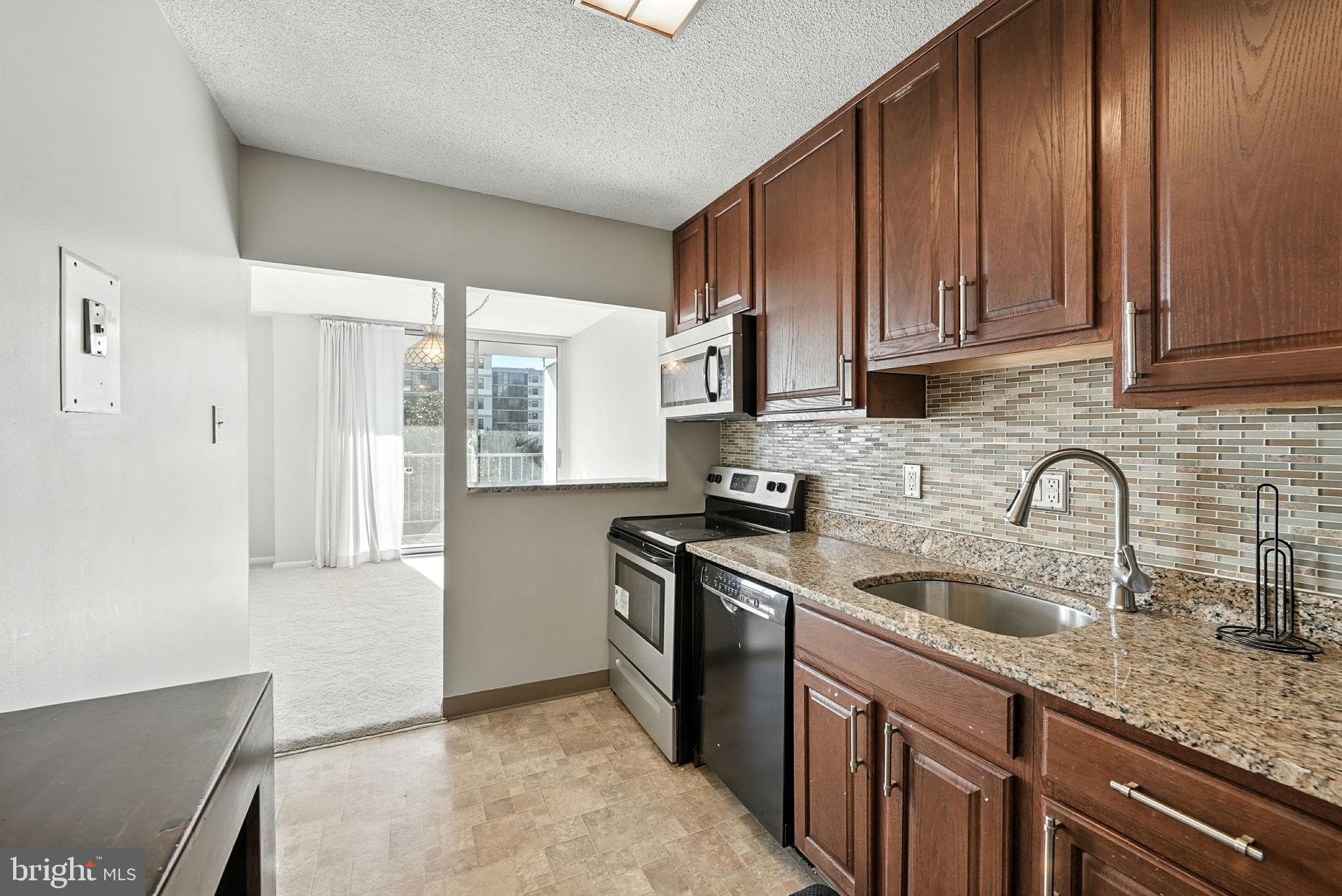 HUNTING CREEK CLUB CONDOMINIUMS - Residential