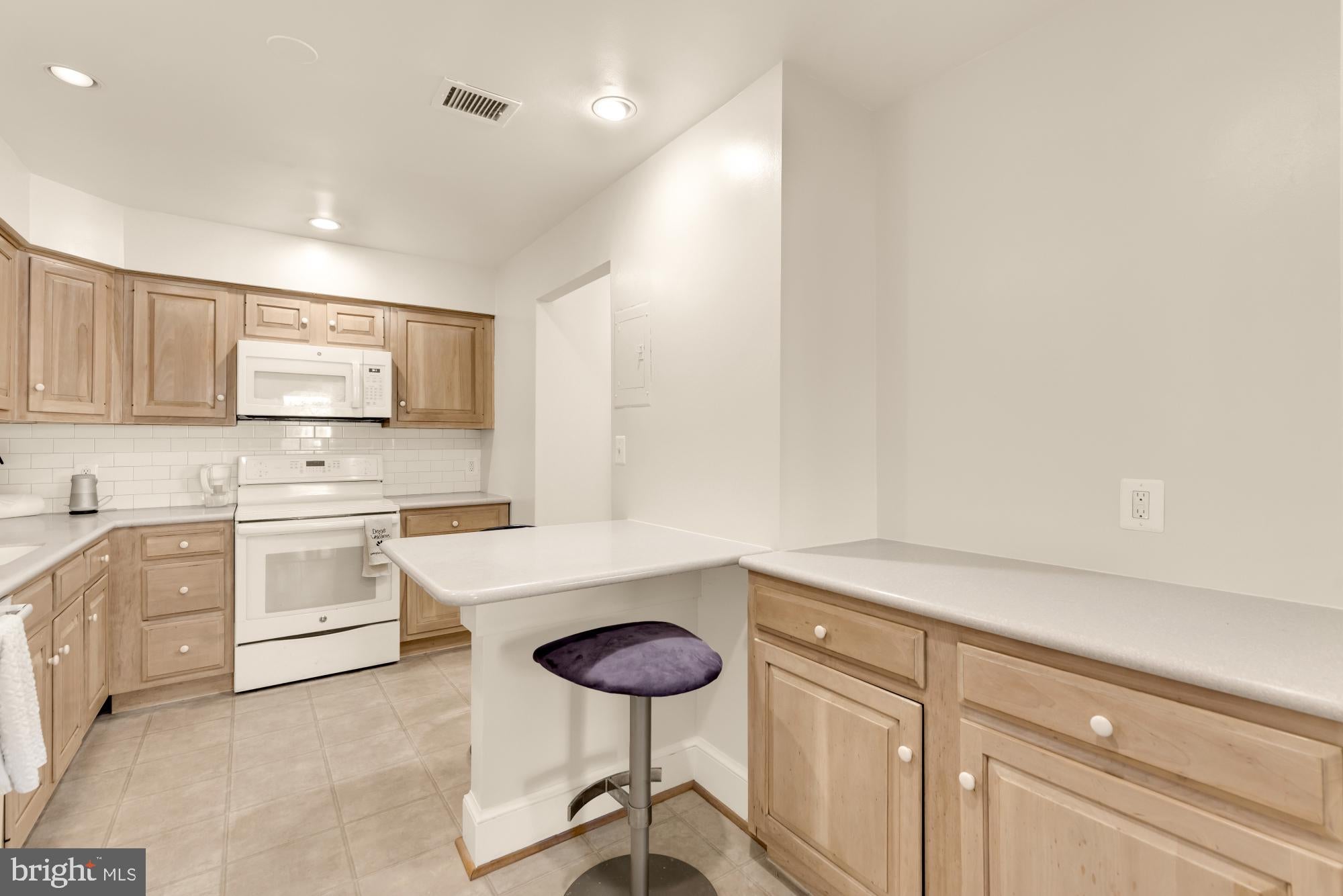 8101 CONNECTICUT AVENUE C400