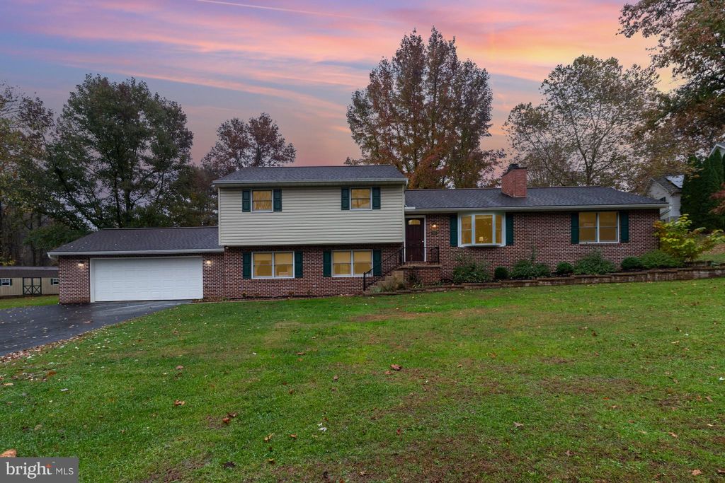 Photo of 6825 Glatfelters Station Road, SEVEN VALLEYS, PA 17360 (MLS # PAYK2092984)