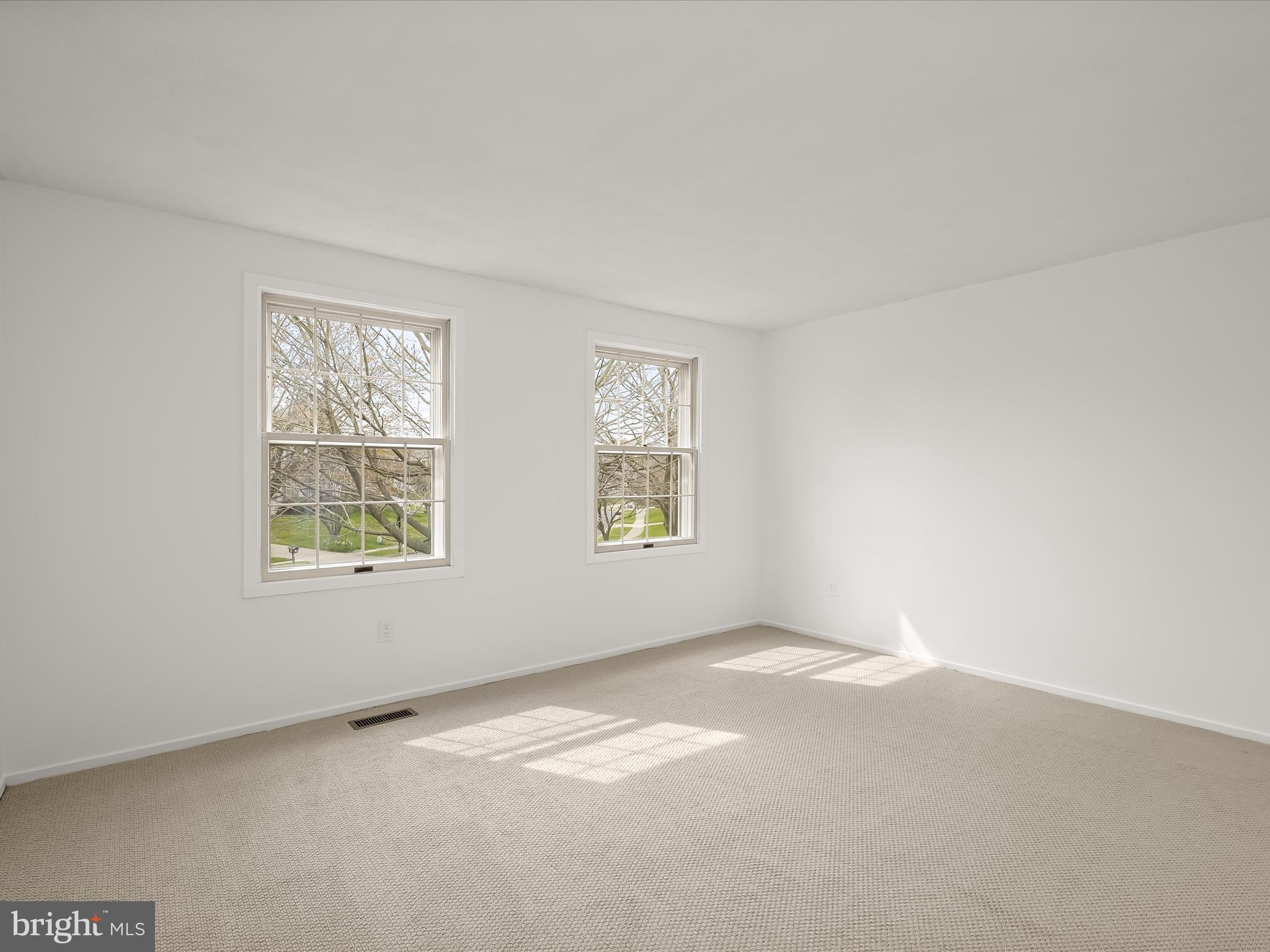 CAROL SQUARE - Residential