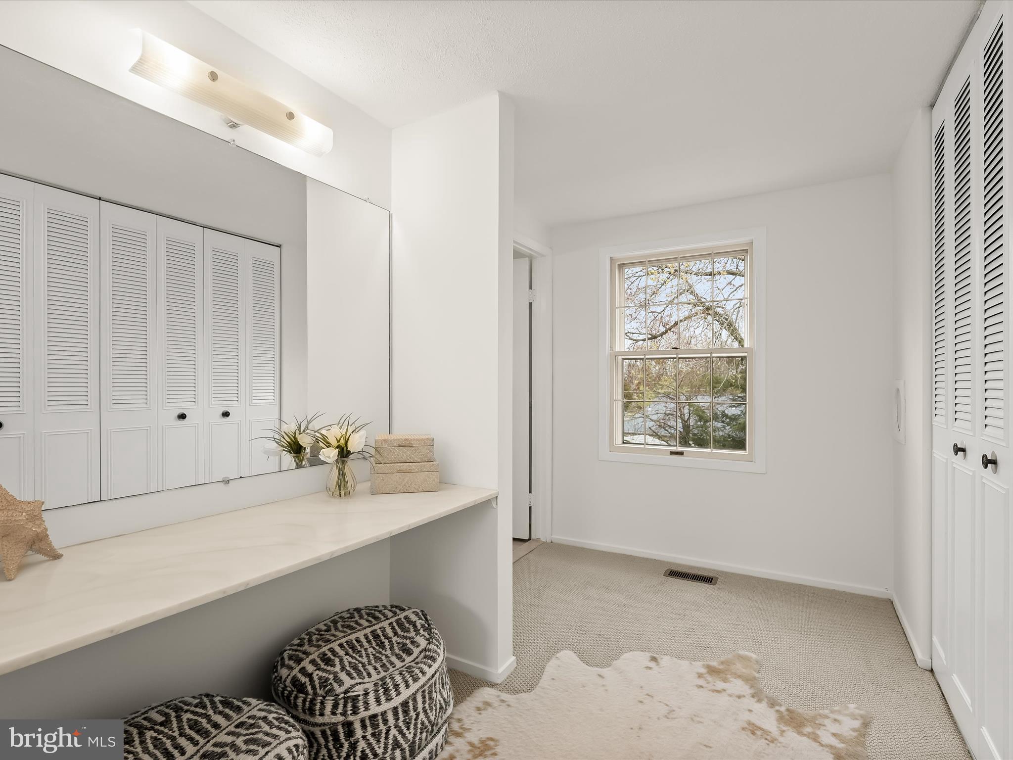 CAROL SQUARE - Residential