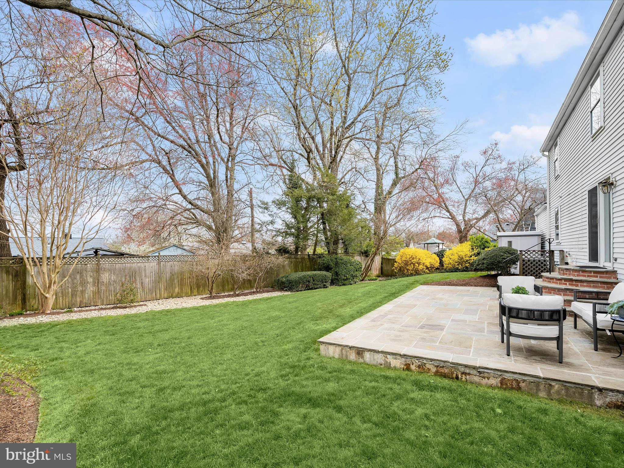 CAROL SQUARE - Residential