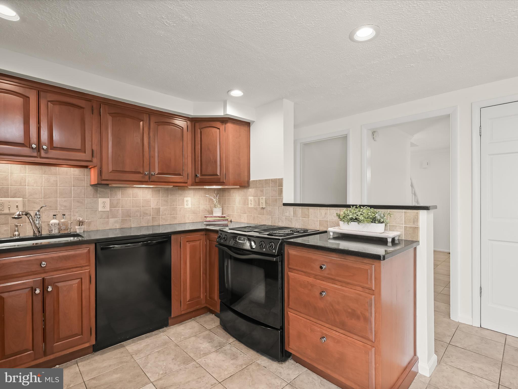 CAROL SQUARE - Residential