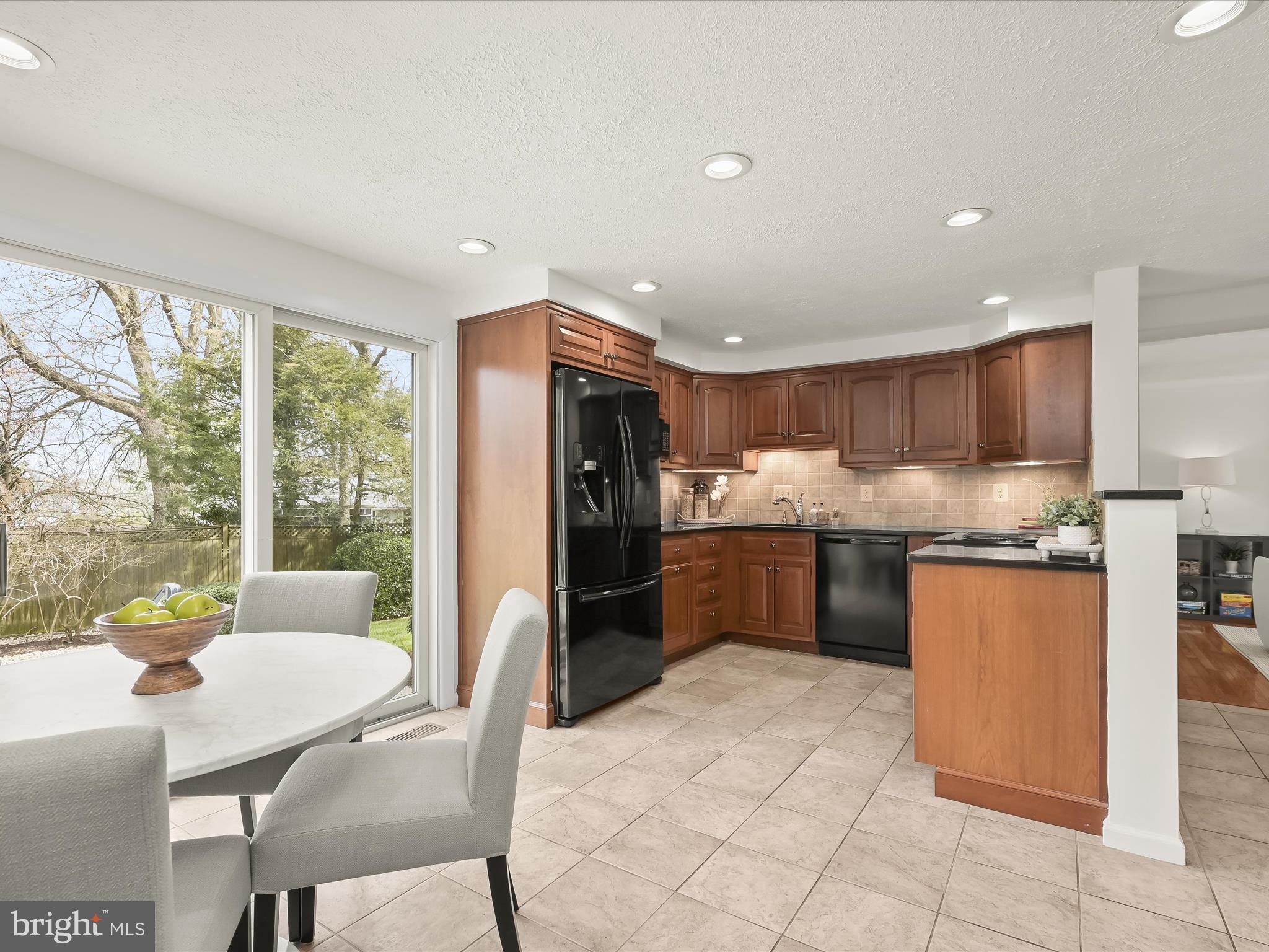 CAROL SQUARE - Residential