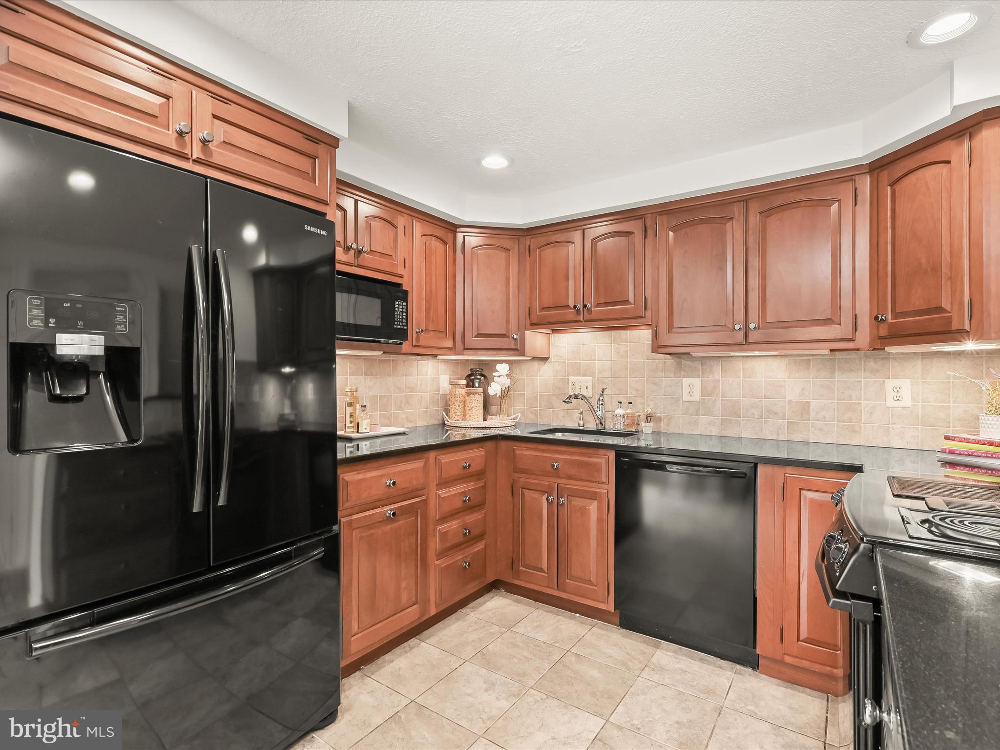 CAROL SQUARE - Residential