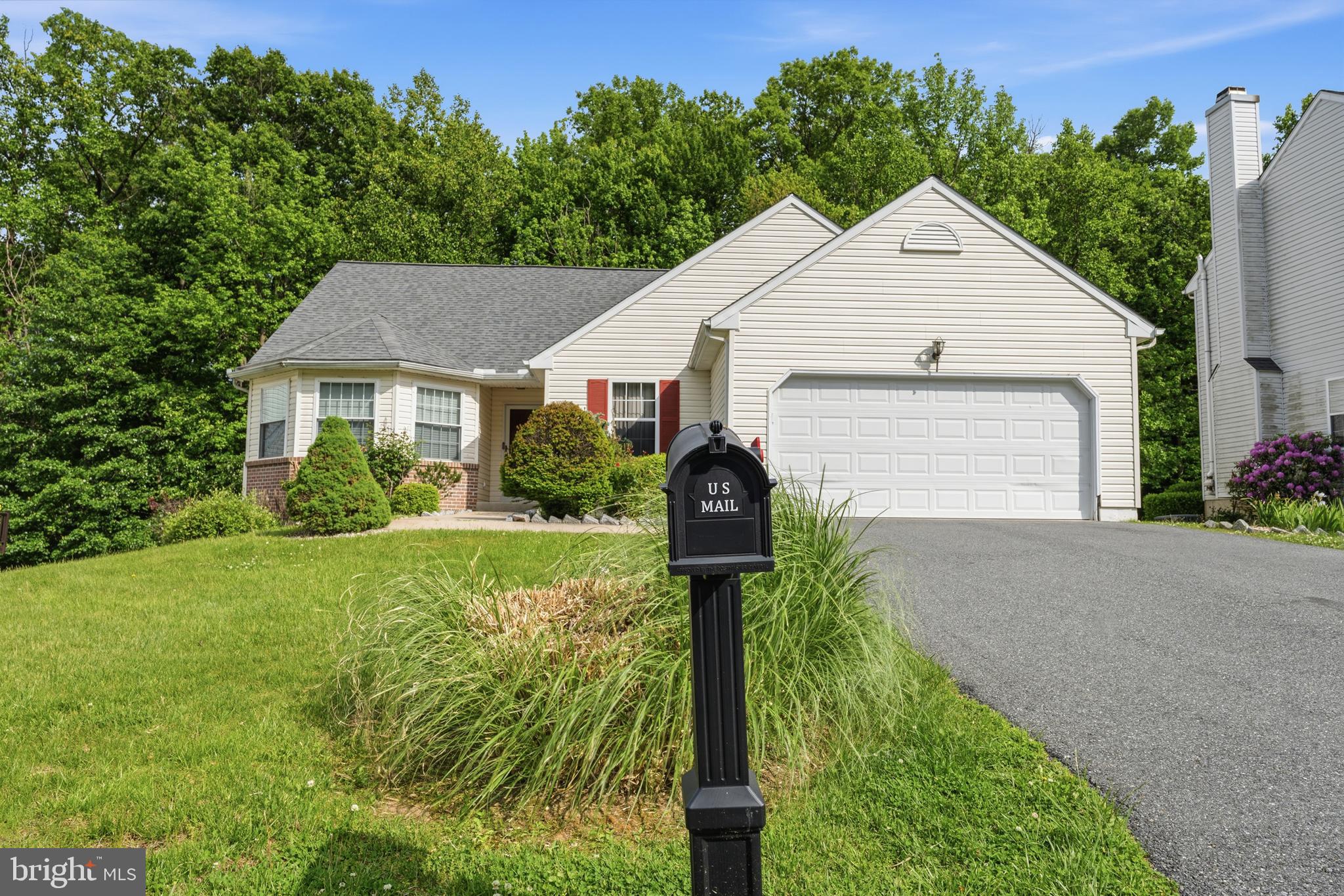 279 E FLAGSTONE DRIVE