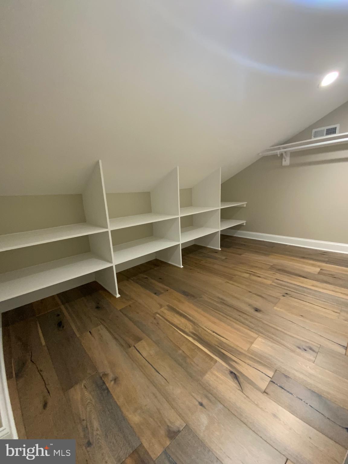 WINDSOR MILL - Residential