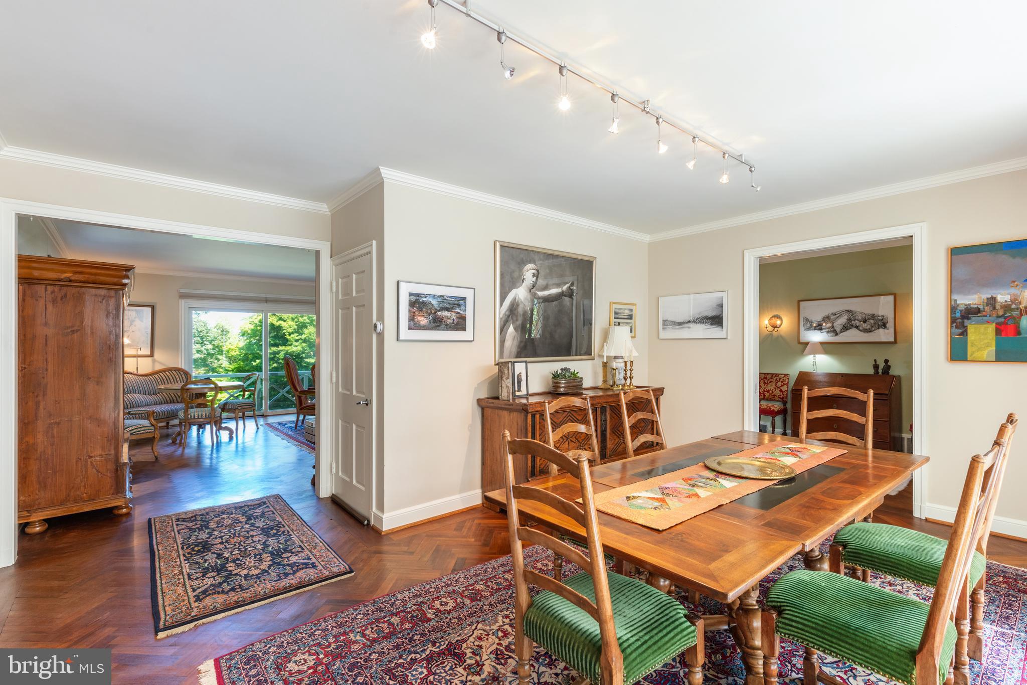 CHESTNUT HILL - Residential