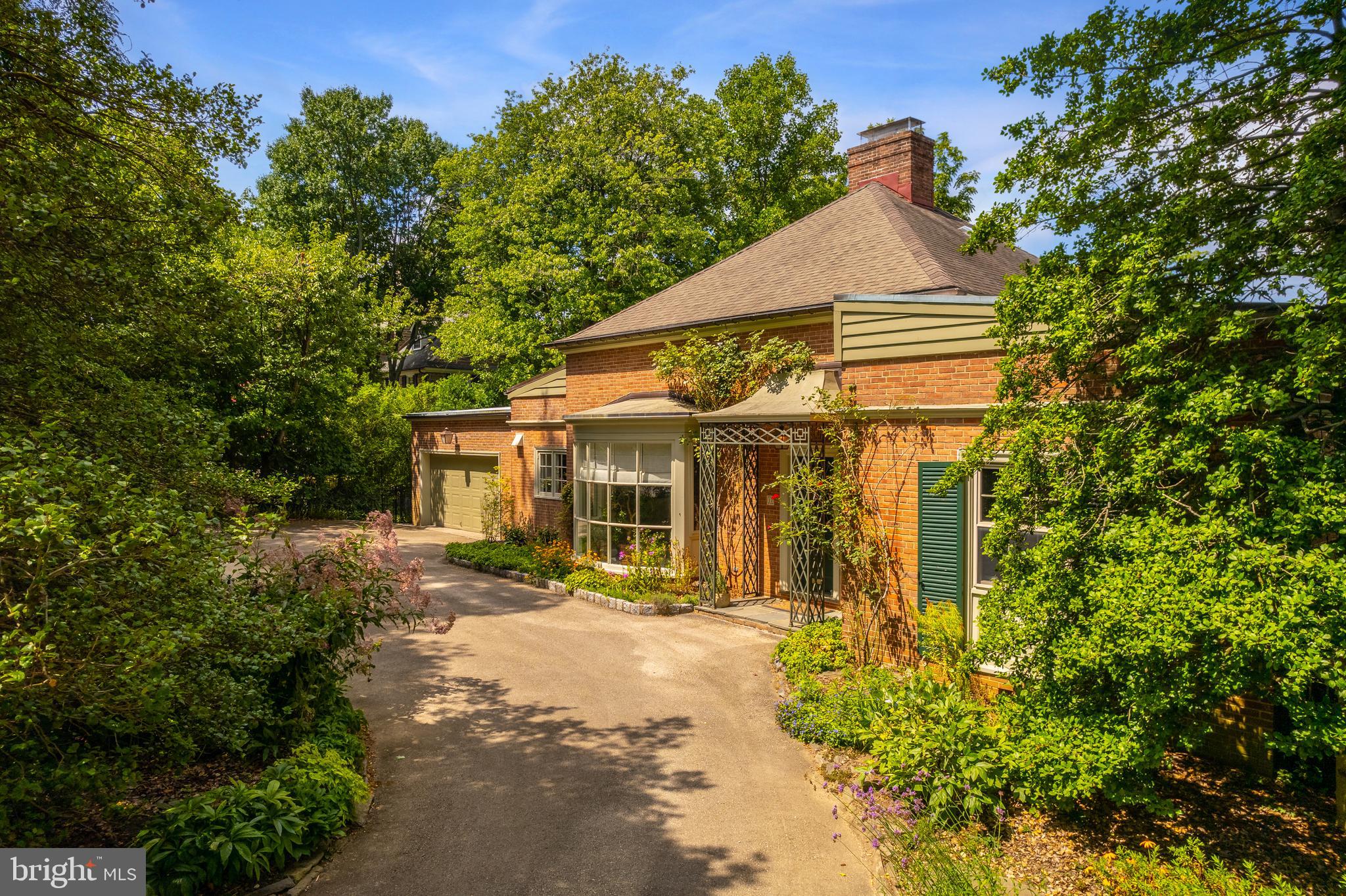 CHESTNUT HILL - Residential