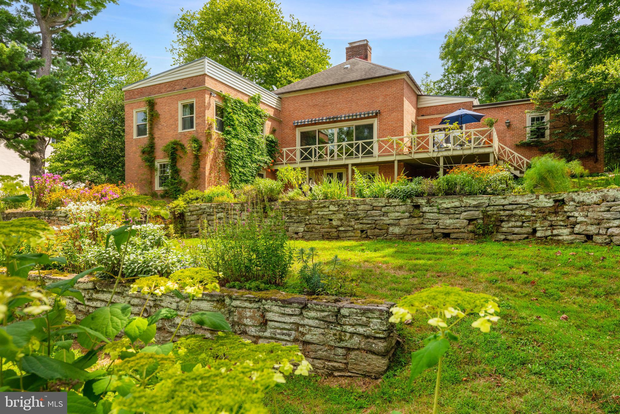 CHESTNUT HILL - Residential