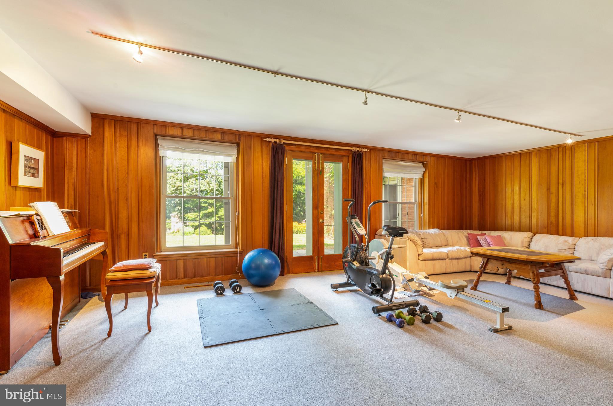 CHESTNUT HILL - Residential