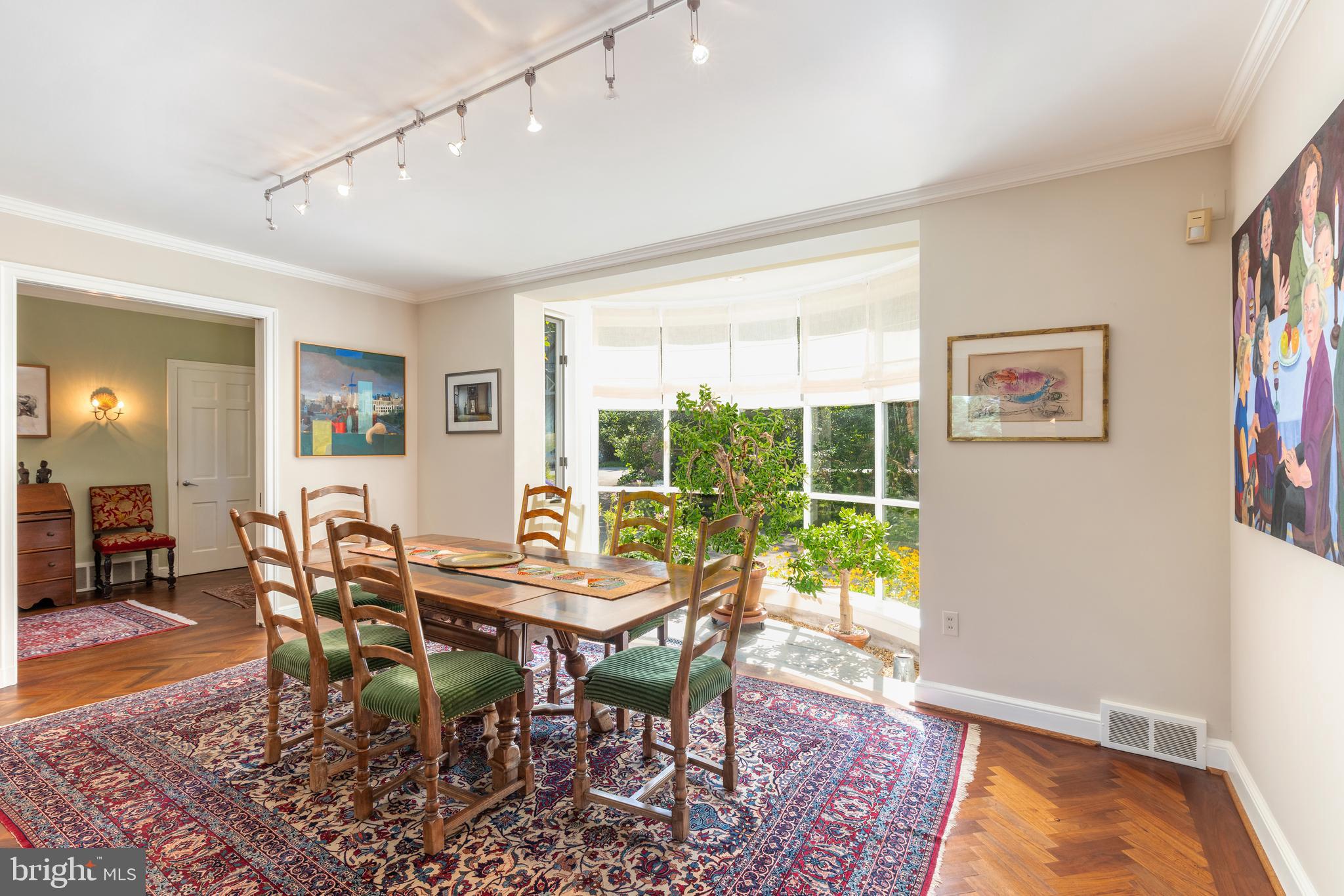 CHESTNUT HILL - Residential