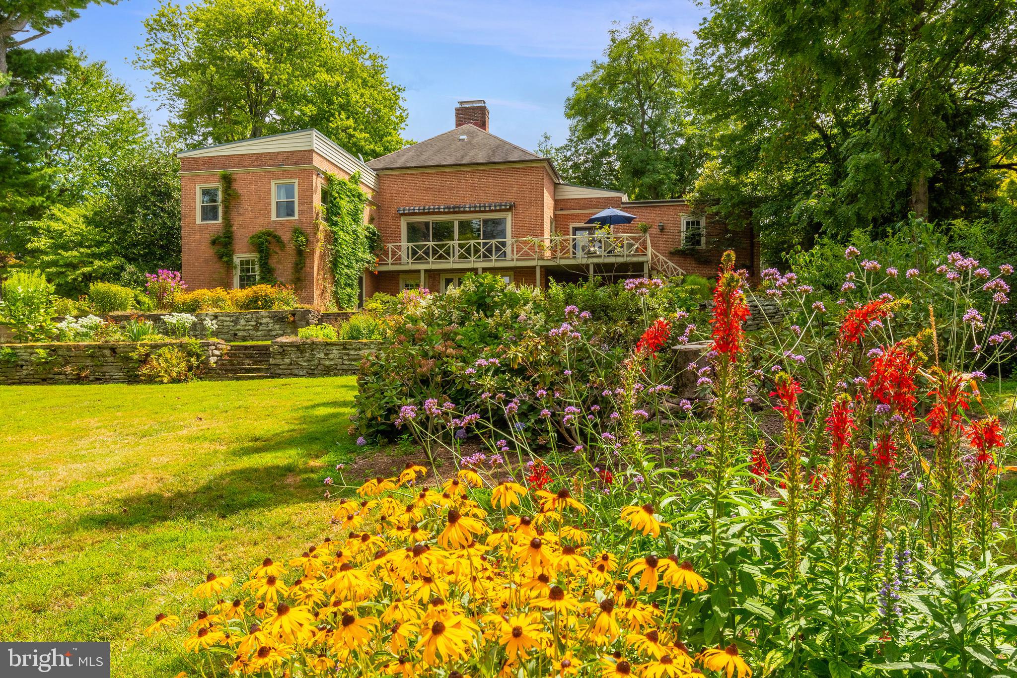 CHESTNUT HILL - Residential