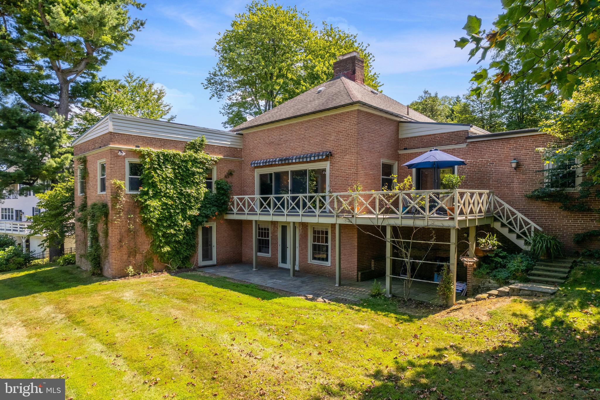 CHESTNUT HILL - Residential