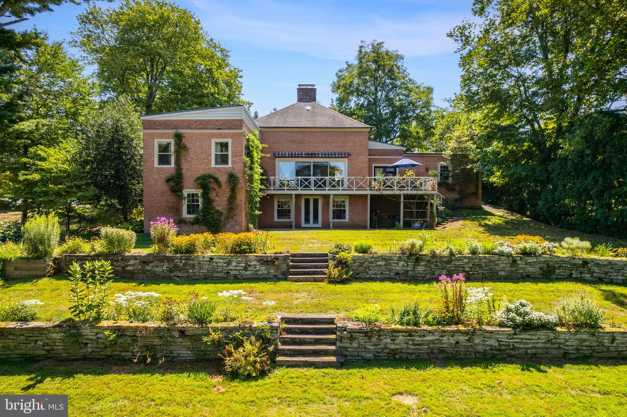 CHESTNUT HILL - Residential