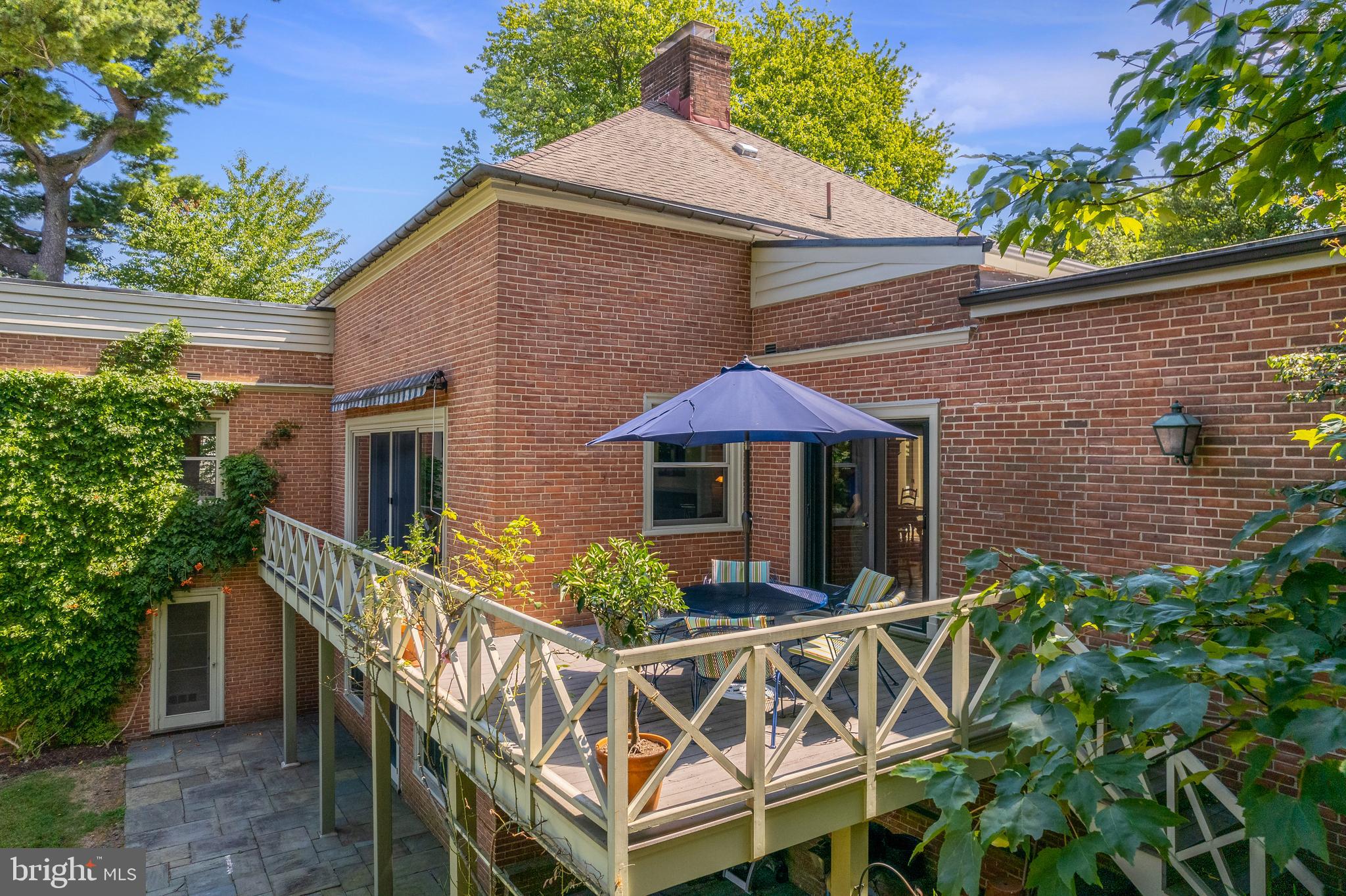 CHESTNUT HILL - Residential