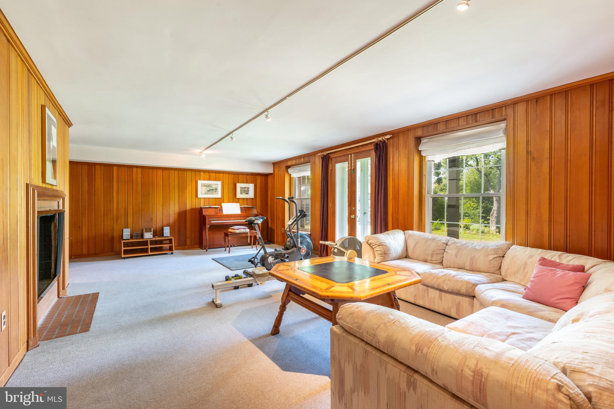 CHESTNUT HILL - Residential