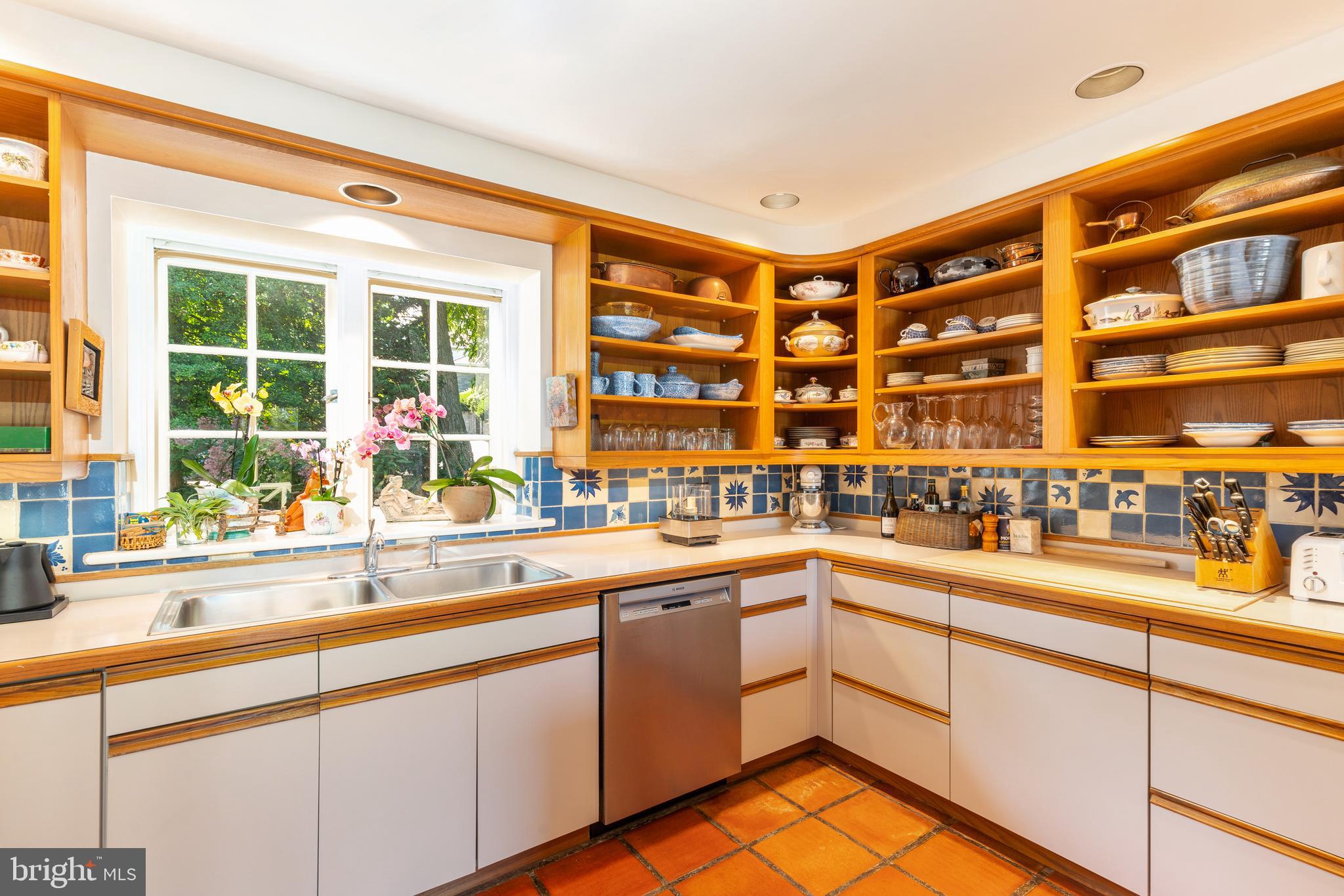 CHESTNUT HILL - Residential