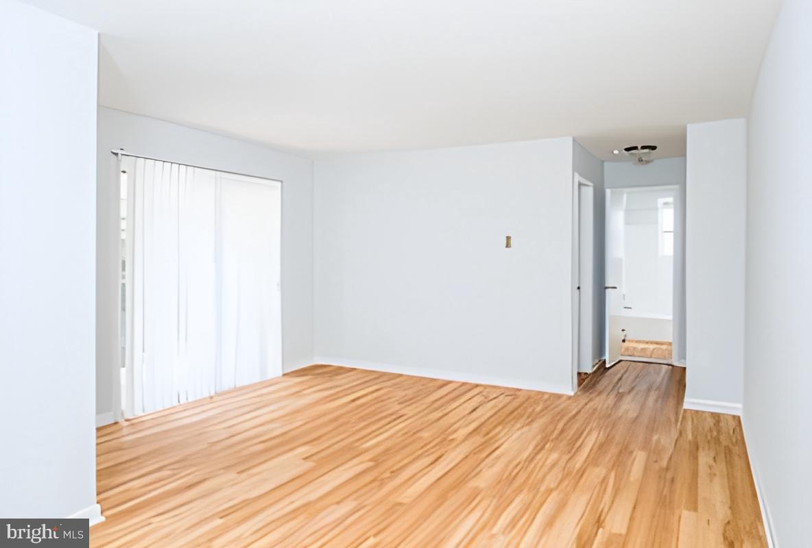2BDR BEAUTY AVAILABLE NOW! $975 WATER & GAS INCLUDED IN RENT!
This is the only one available at this price - this unit will not last long! This lovely 2-bedroom apartment is just what your growing family needs. It has a huge kitchen, a walk out patio, large bedrooms, and plenty of space for entertaining. This unit is available now so don't waste time looking at others...
Nottingham South Apartments is the place for you. Inquire Today!