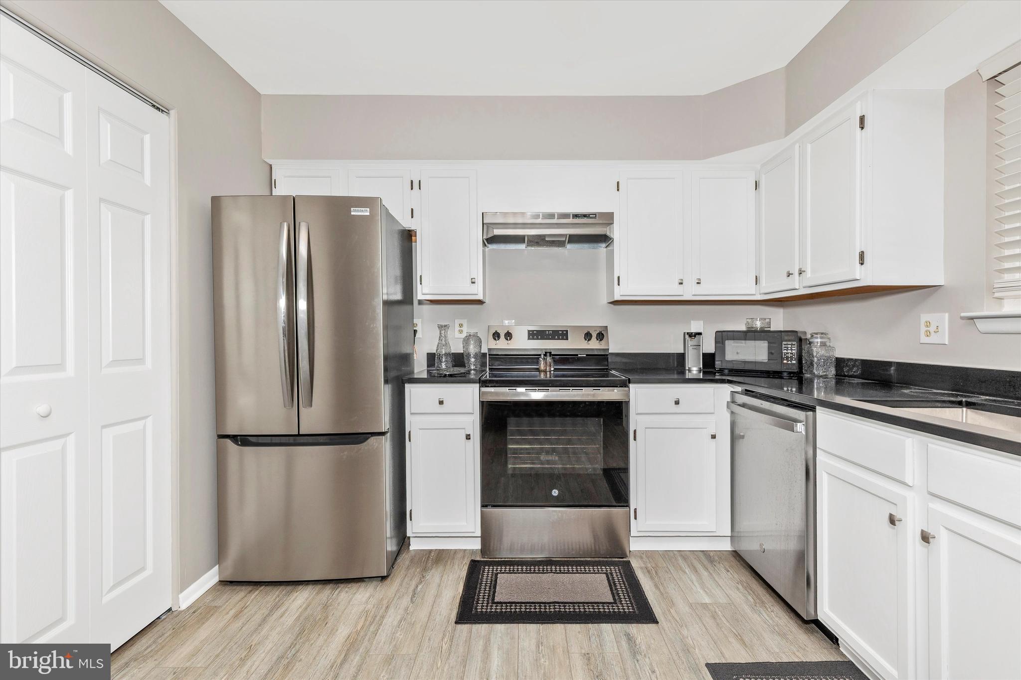 MOUNTAIN VILLAGE - Residential