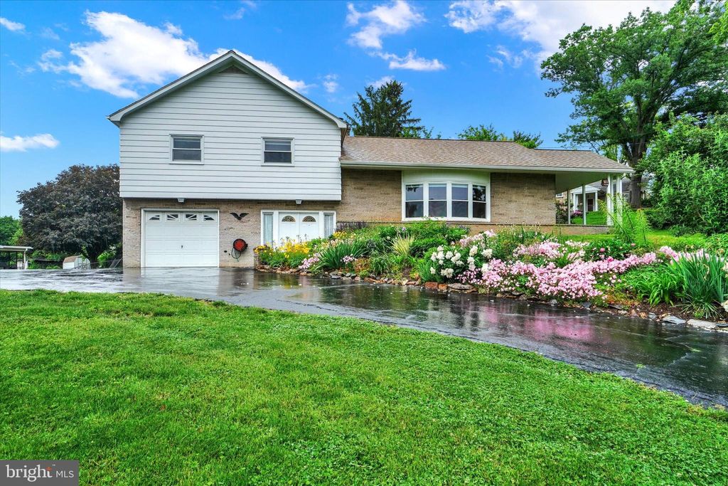 Photo of 400 Vine Street, WRIGHTSVILLE, PA 17368 (MLS # PAYK2082564)