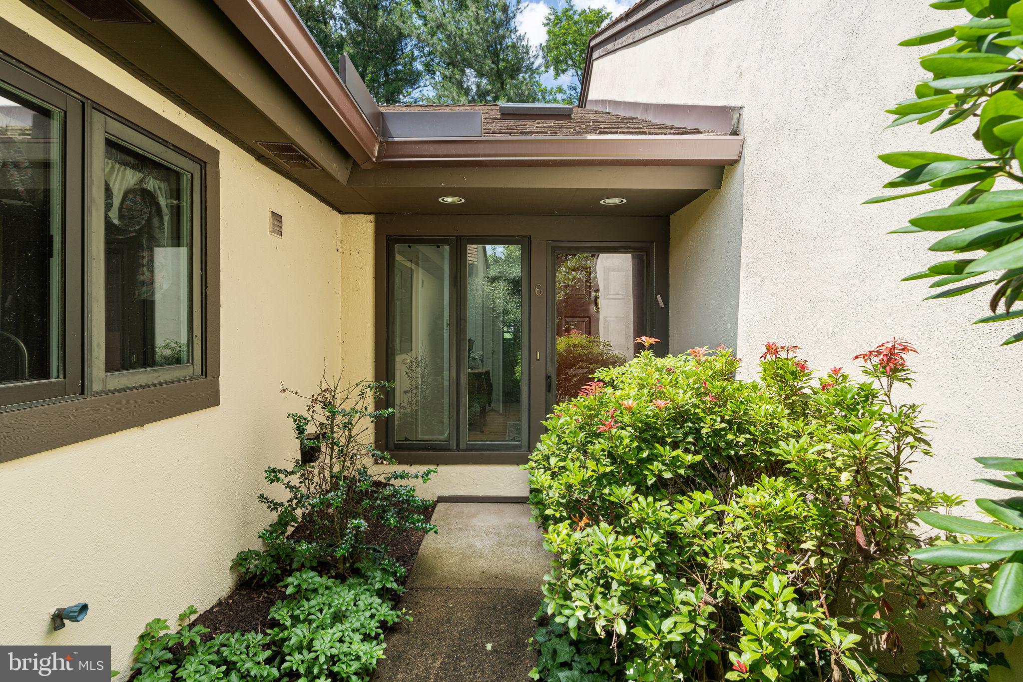 6 STEEPLECHASE LANE