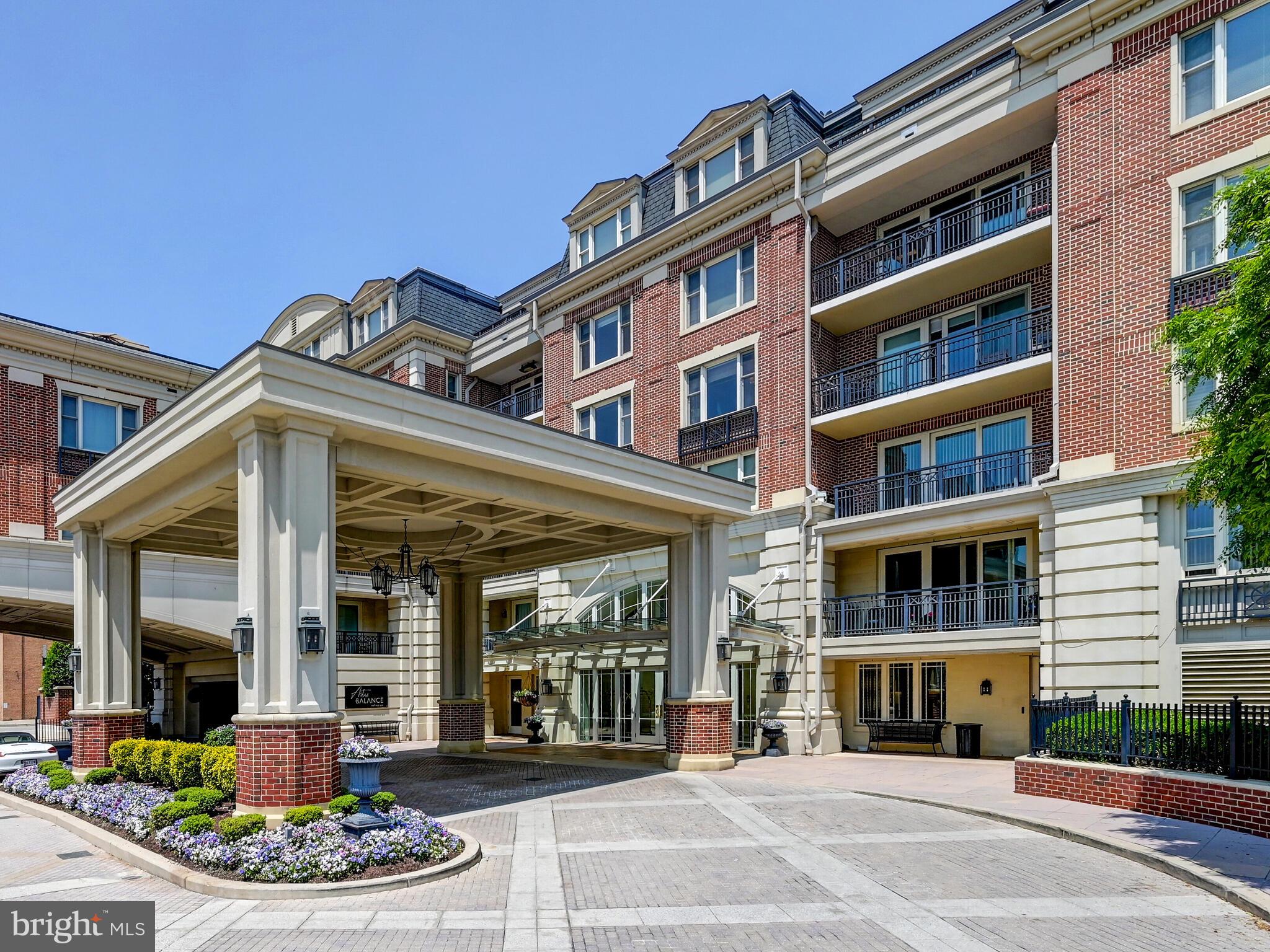 THE RITZ-CARLTON RESIDENCES - Residential