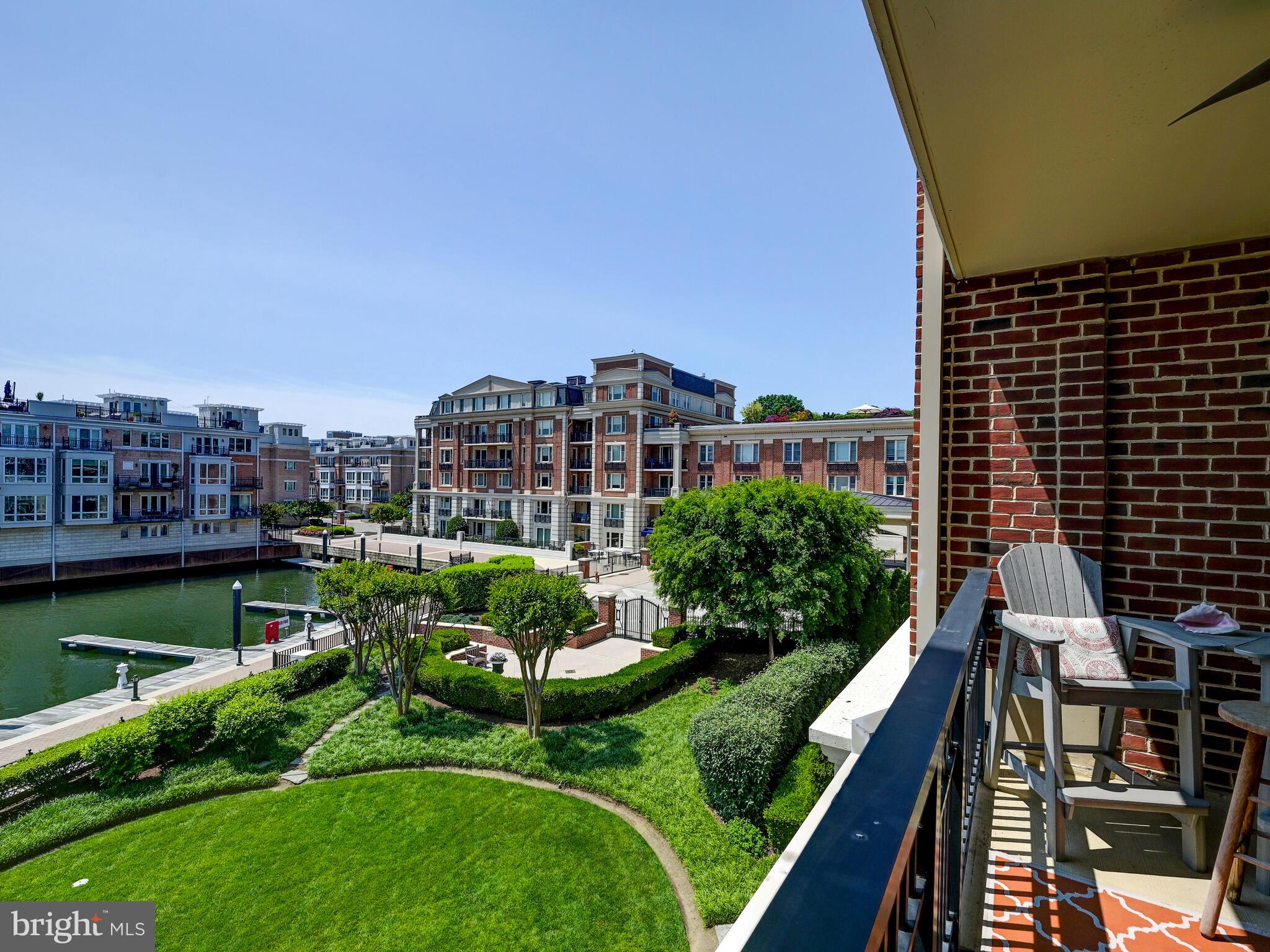 THE RITZ-CARLTON RESIDENCES - Residential