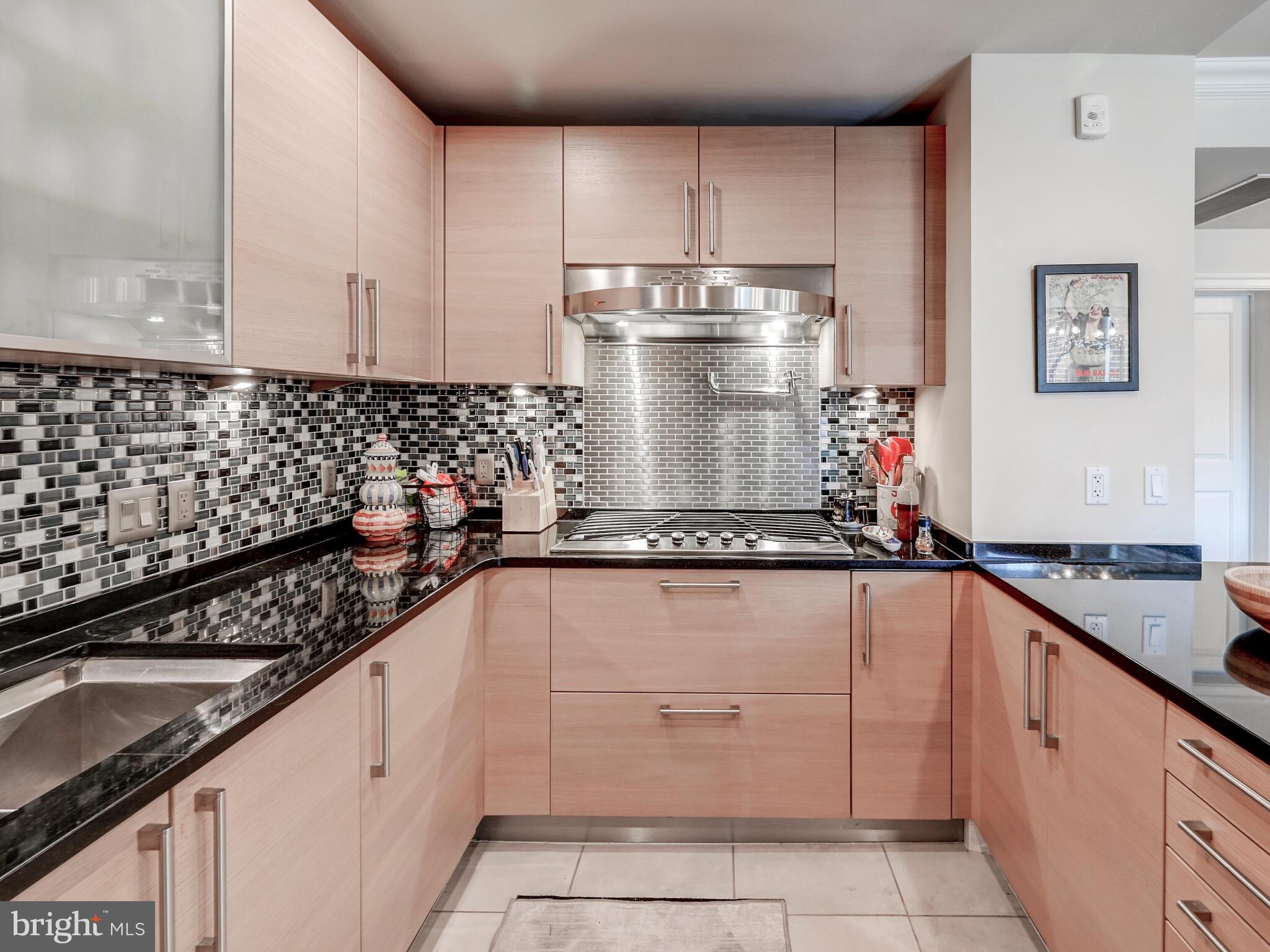 THE RITZ-CARLTON RESIDENCES - Residential