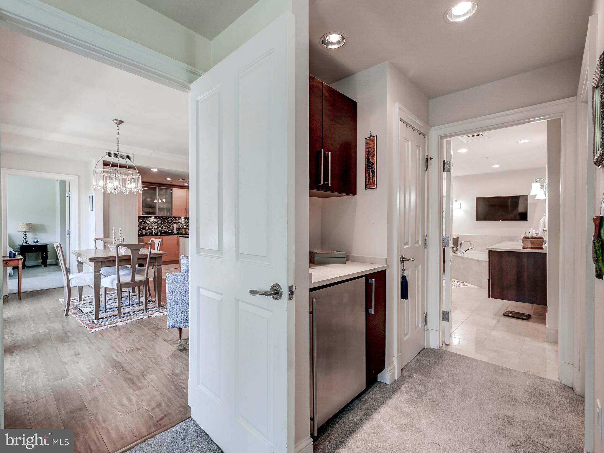 THE RITZ-CARLTON RESIDENCES - Residential