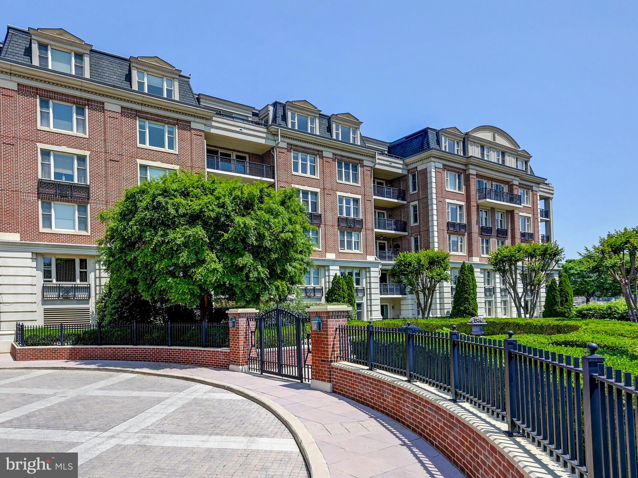 THE RITZ-CARLTON RESIDENCES - Residential