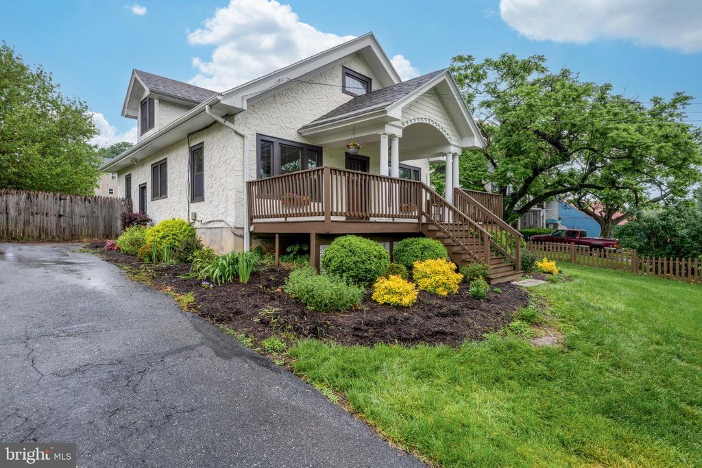 Photo of 209 Ironstone Ridge Road, LANCASTER, PA 17603 (MLS # PALA2070096)