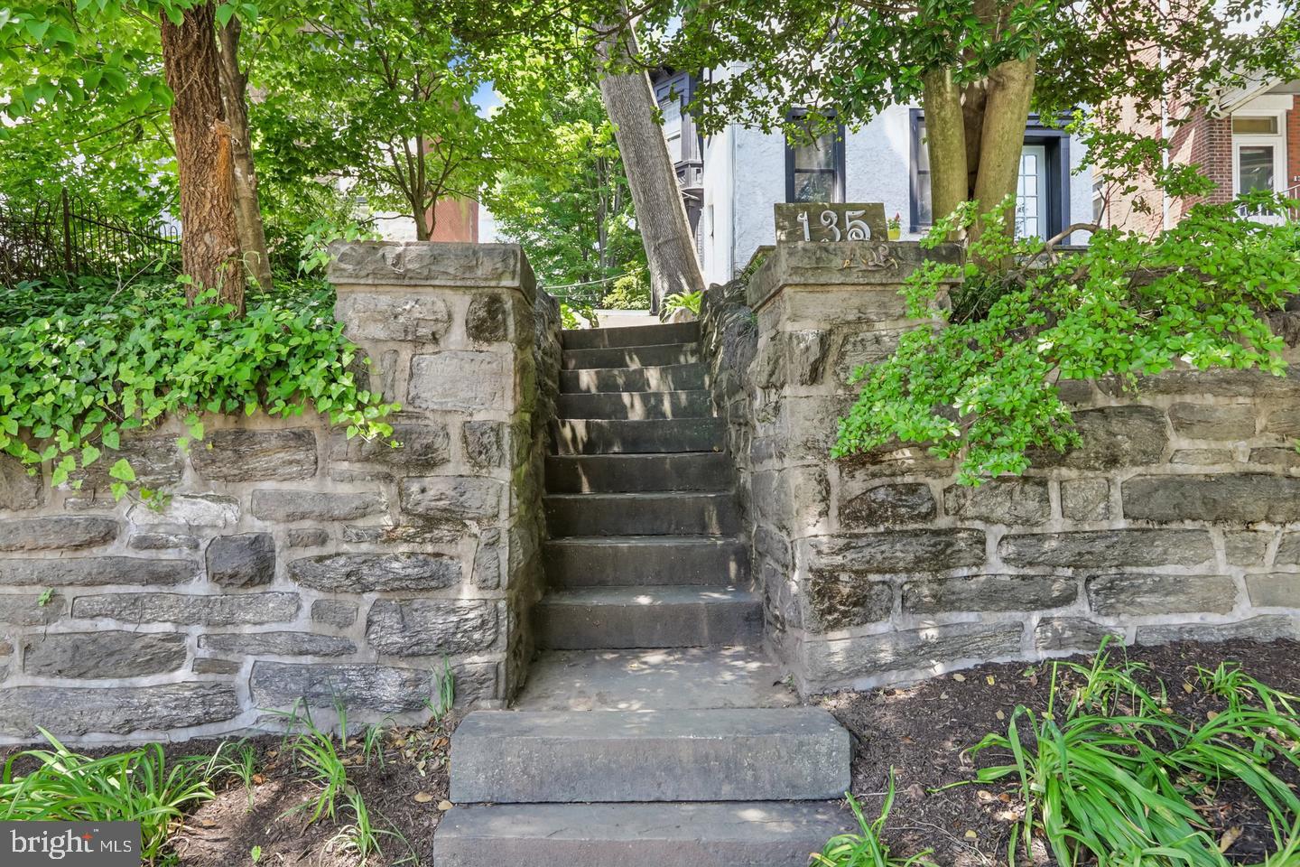 135 W MOUNT PLEASANT AVENUE