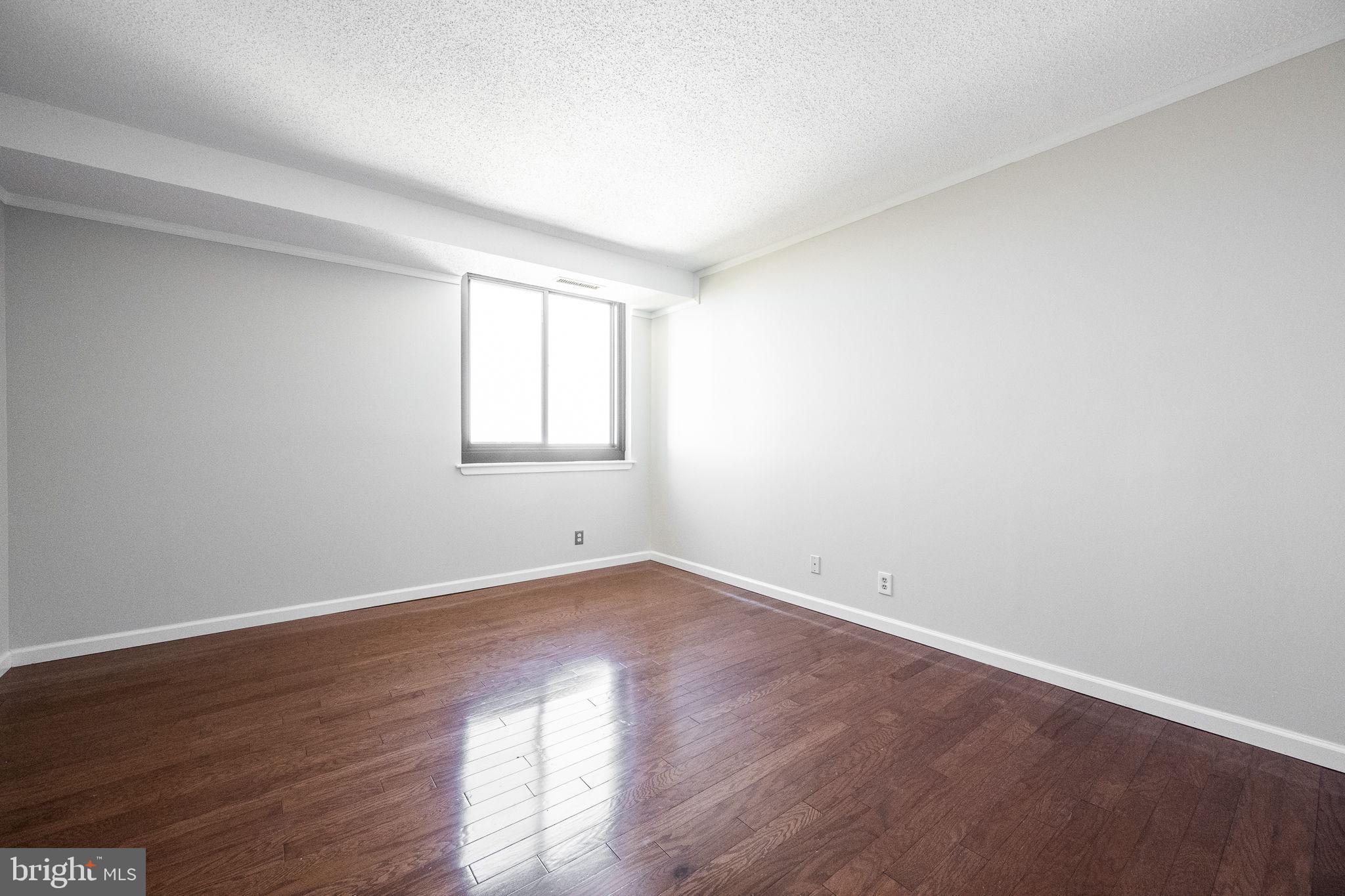 SKYLINE SQUARE CONDO - Residential Lease