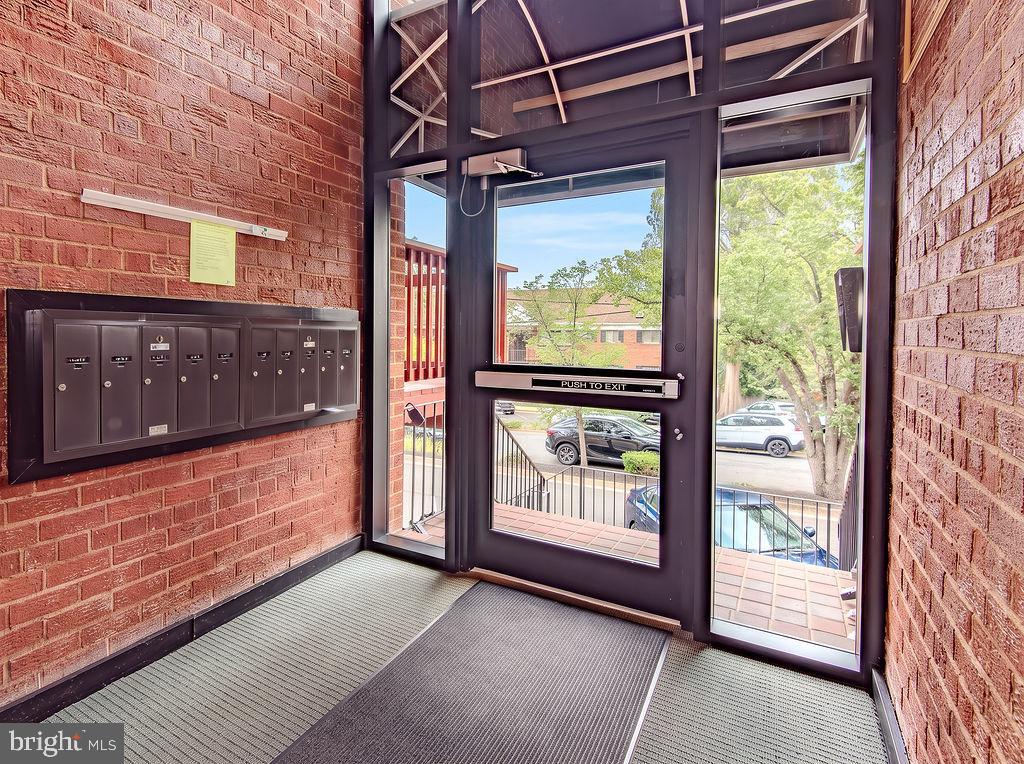 202 SKYHILL ROAD 8