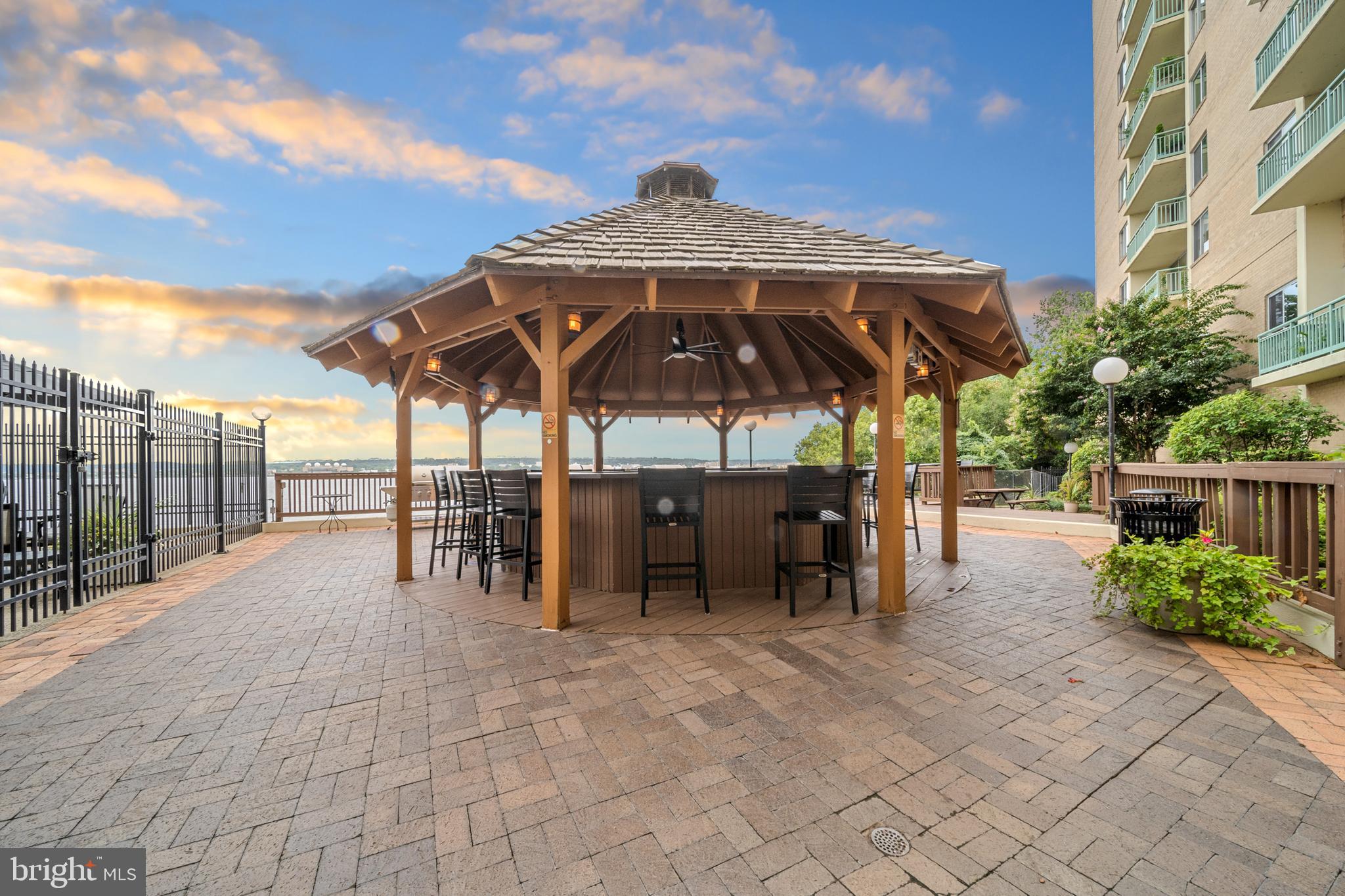 MARINA TOWERS - Residential