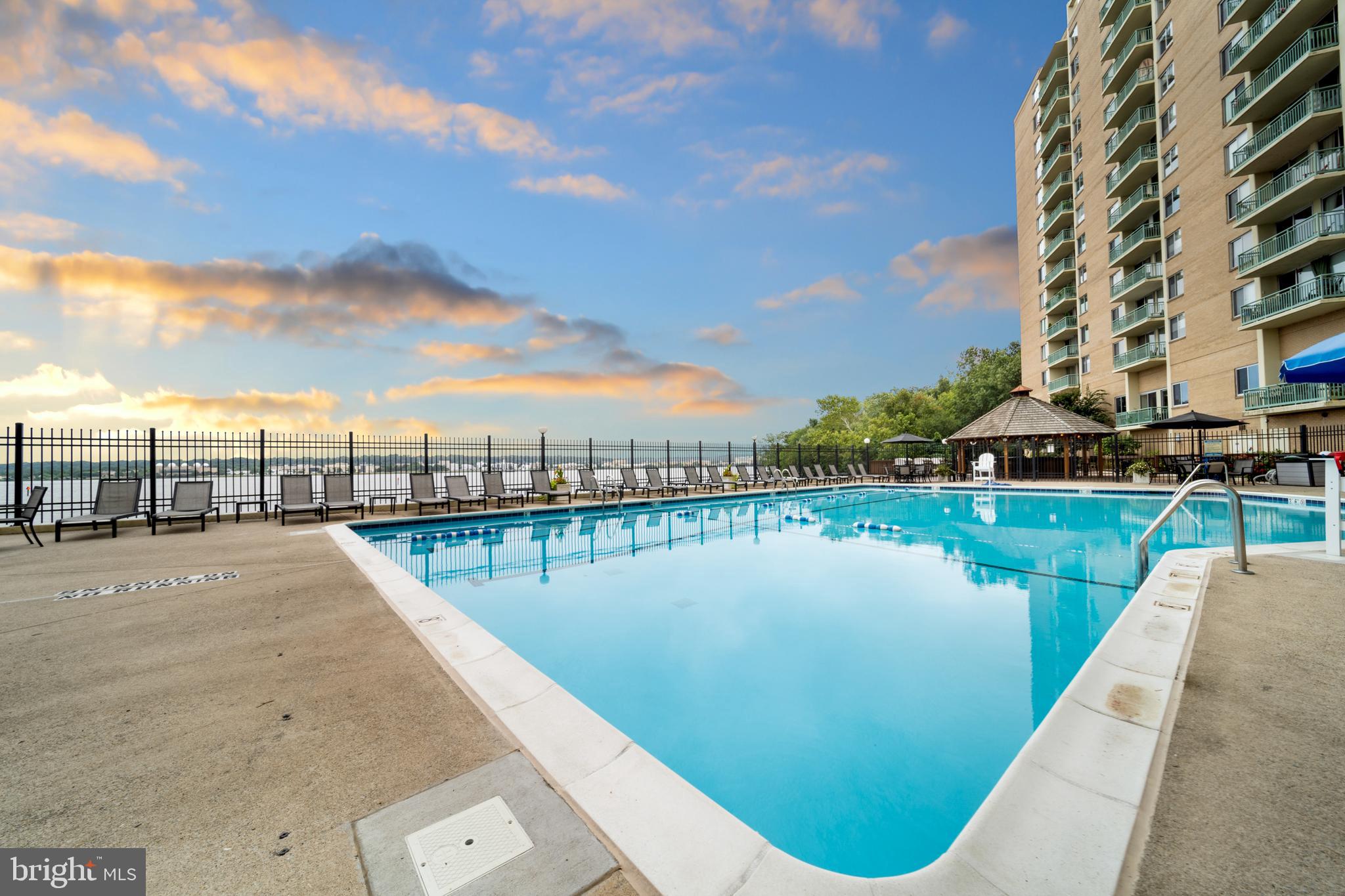 MARINA TOWERS - Residential