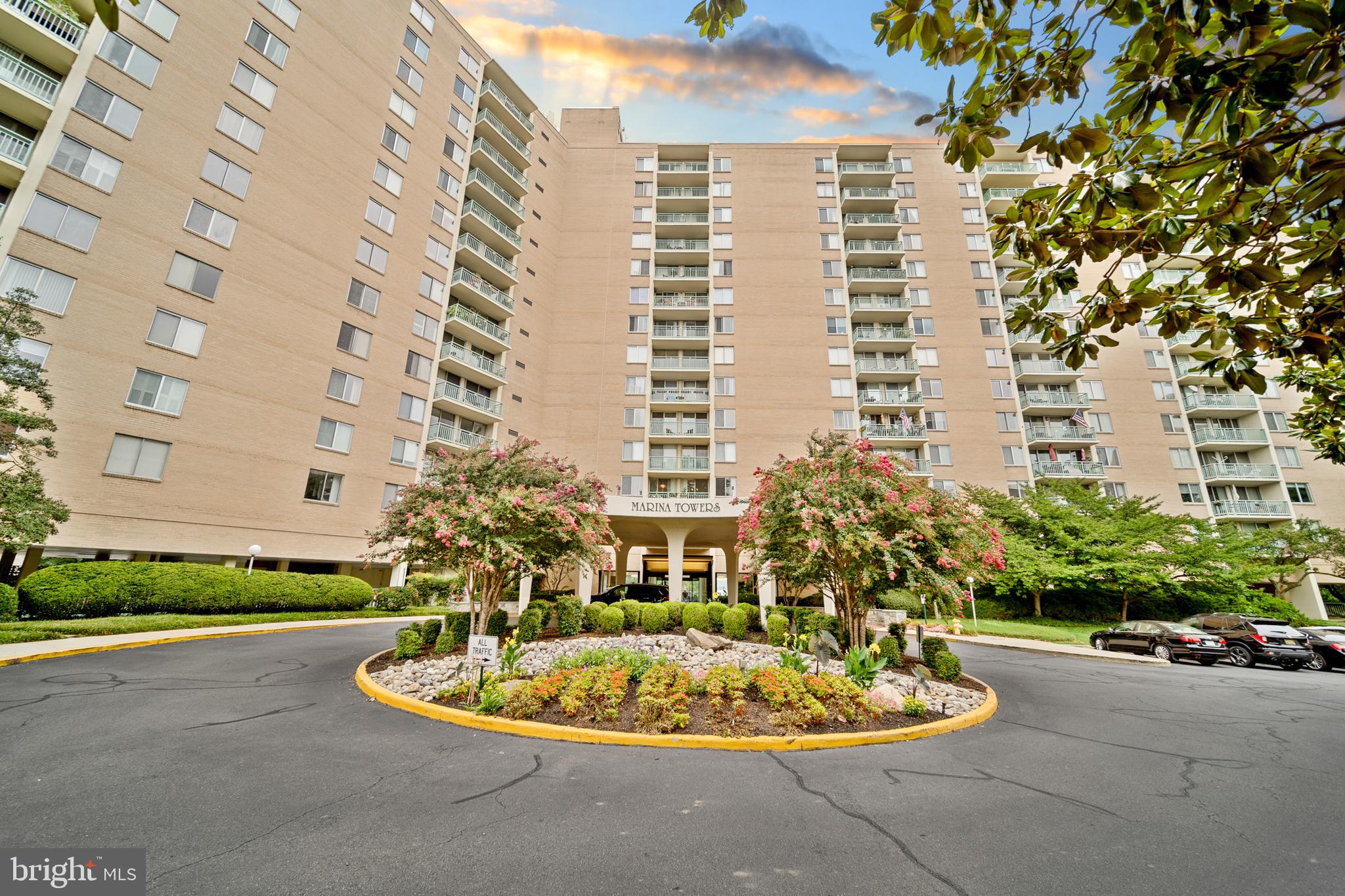 501 SLATERS LANE 402