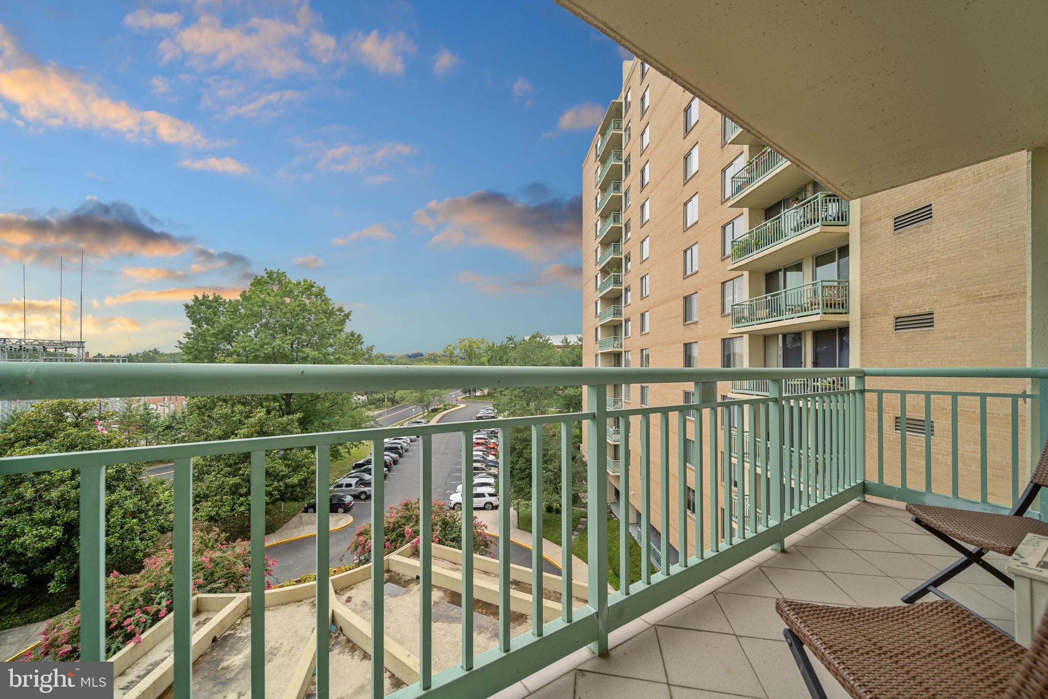 501 SLATERS LANE 402