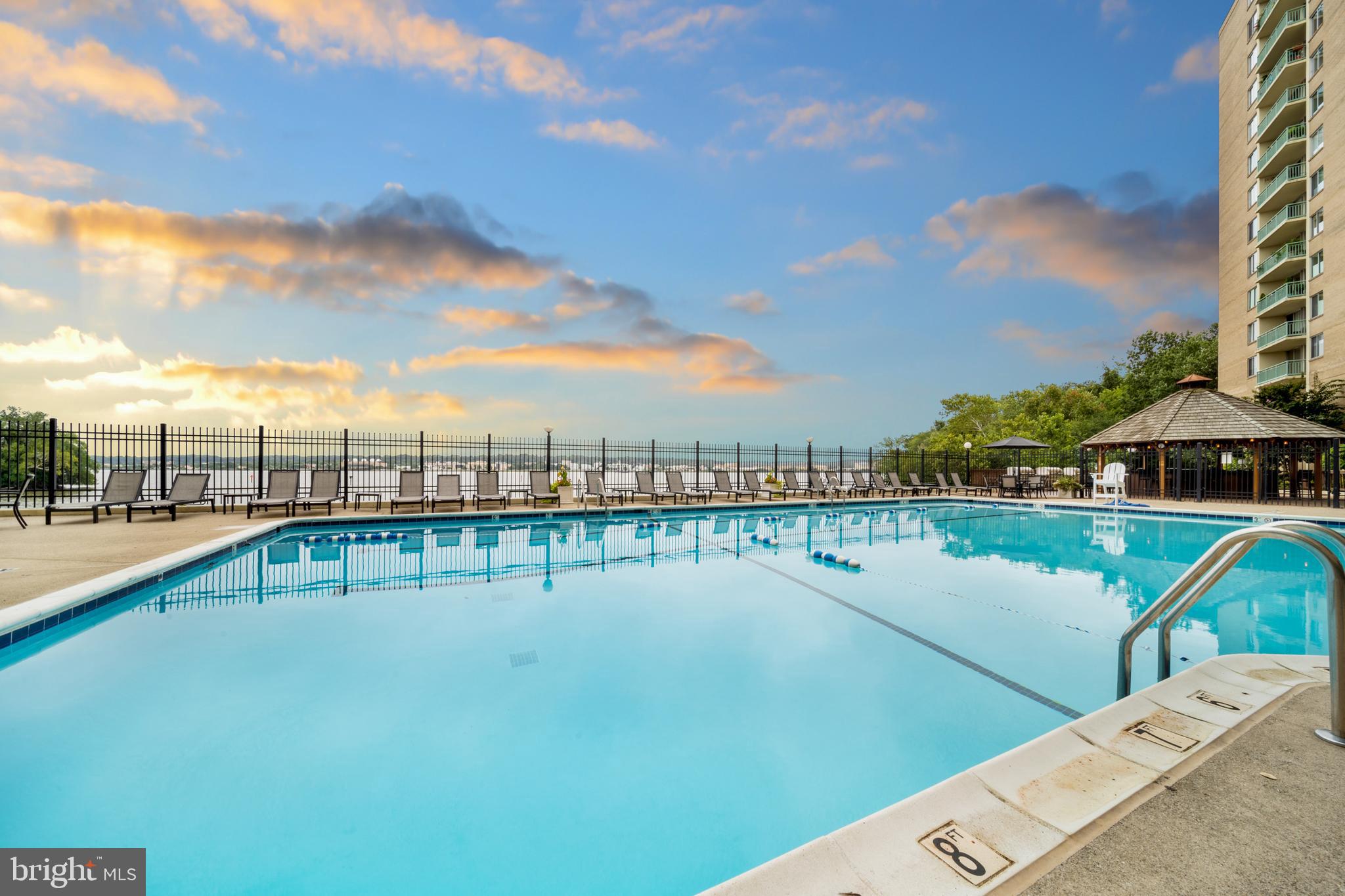 MARINA TOWERS - Residential