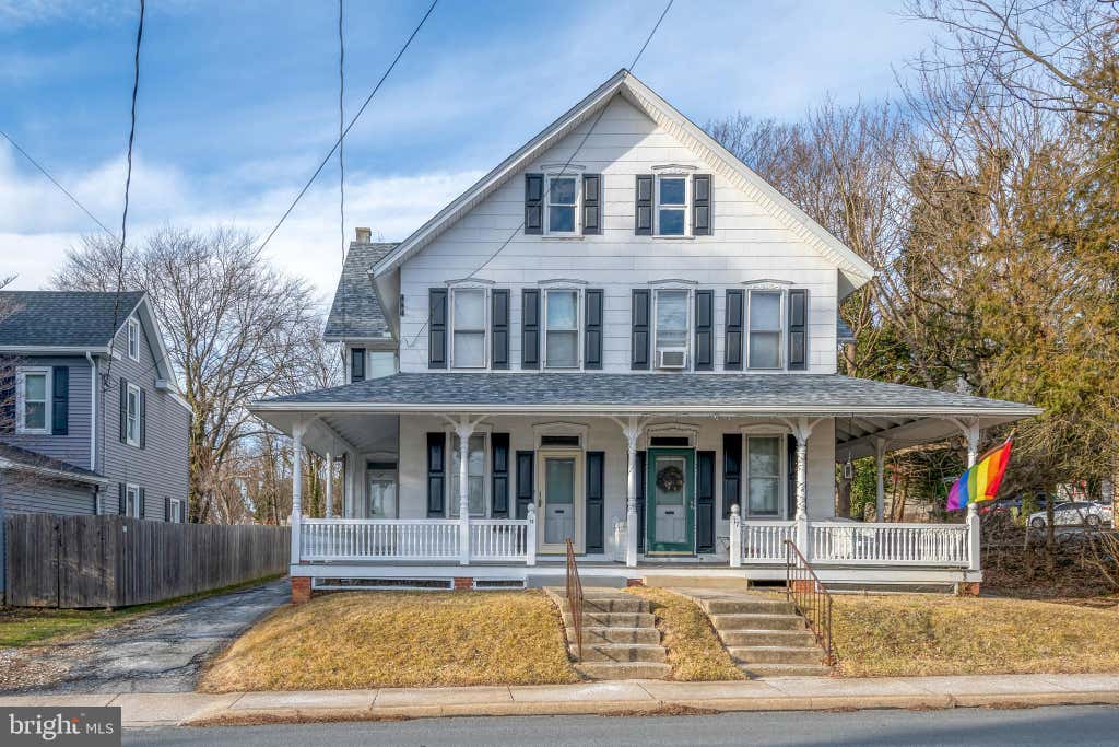 Photo of 19 W Cottage Avenue, MILLERSVILLE, PA 17551 (MLS # PALA2090996)