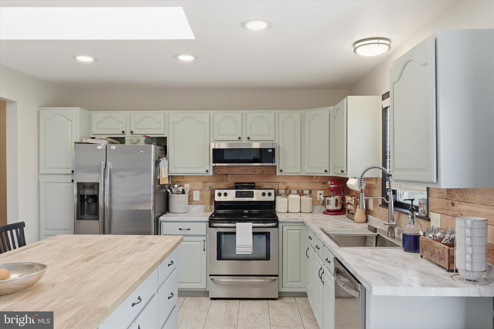 SHELLEYS RIVERVIEW - Residential