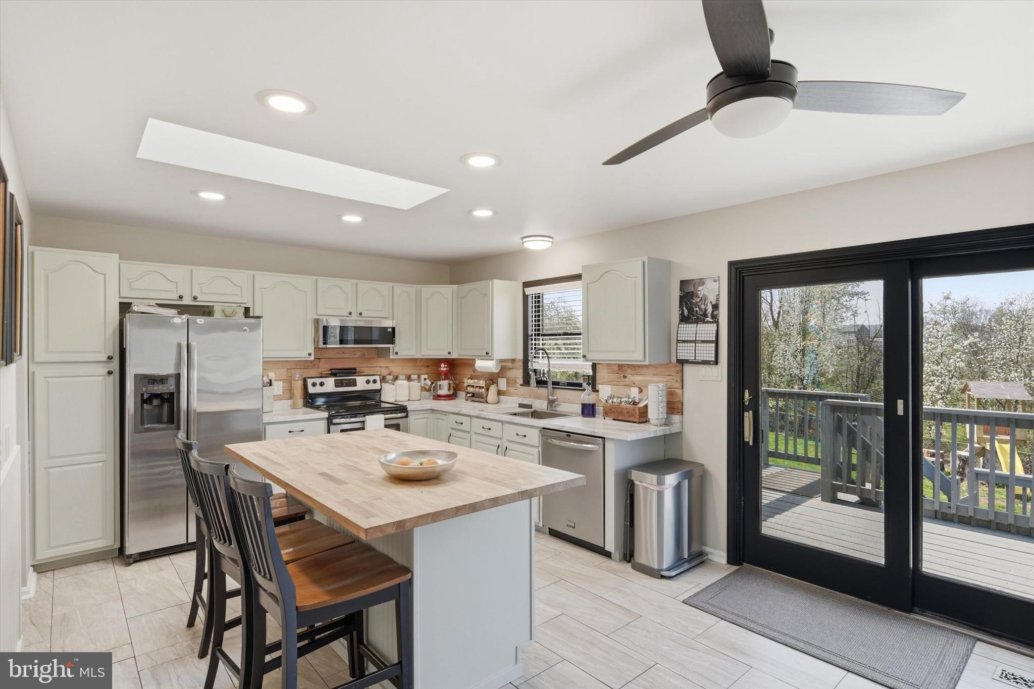 SHELLEYS RIVERVIEW - Residential