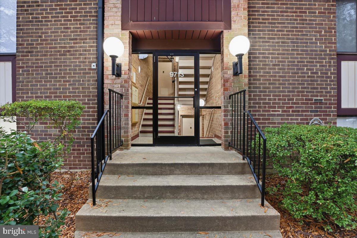 9713 KINGS CROWN COURT 1