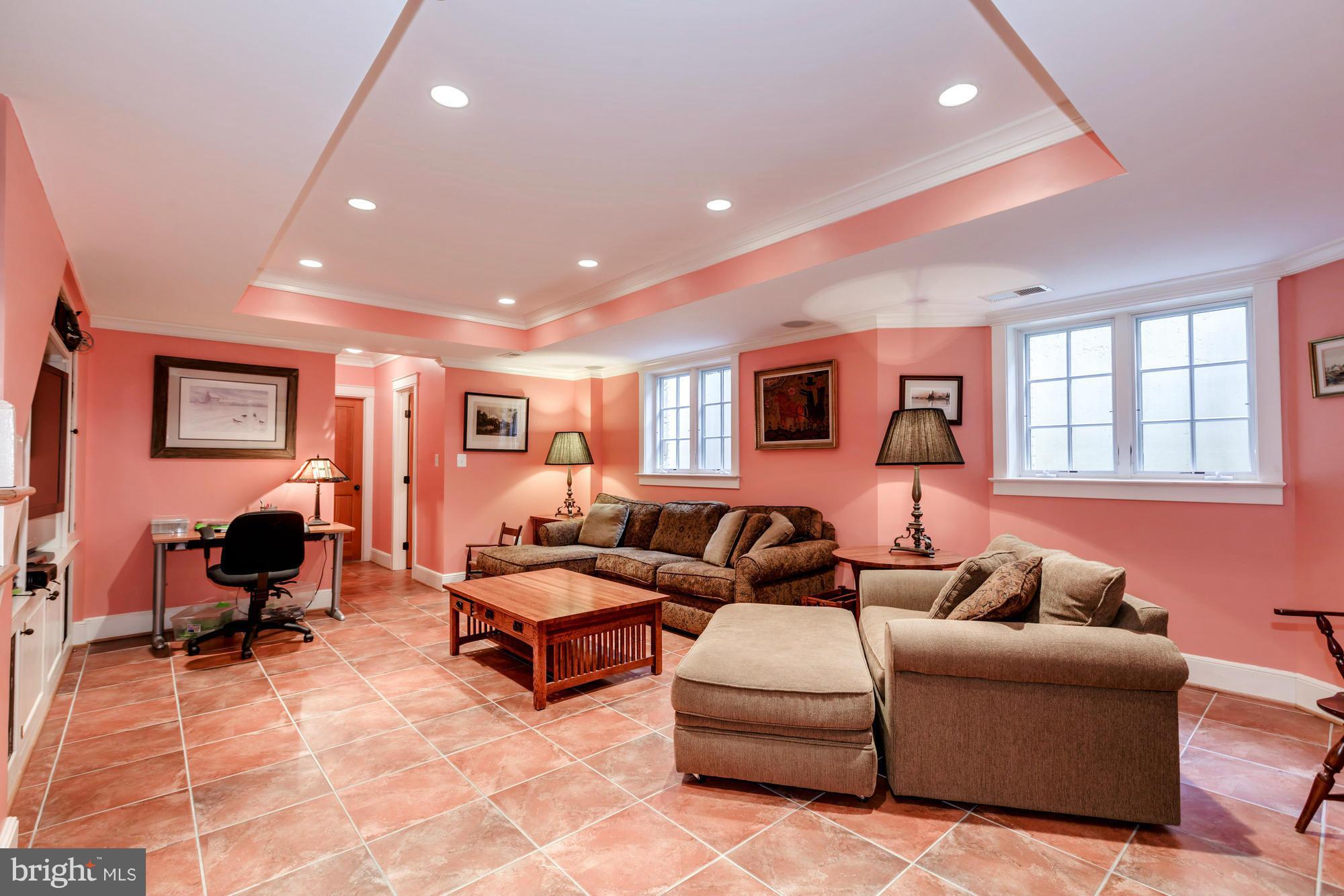 COUNTRY CLUB HILLS - Residential