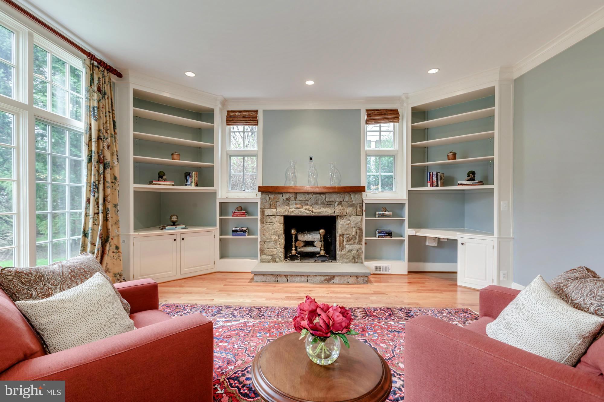 COUNTRY CLUB HILLS - Residential