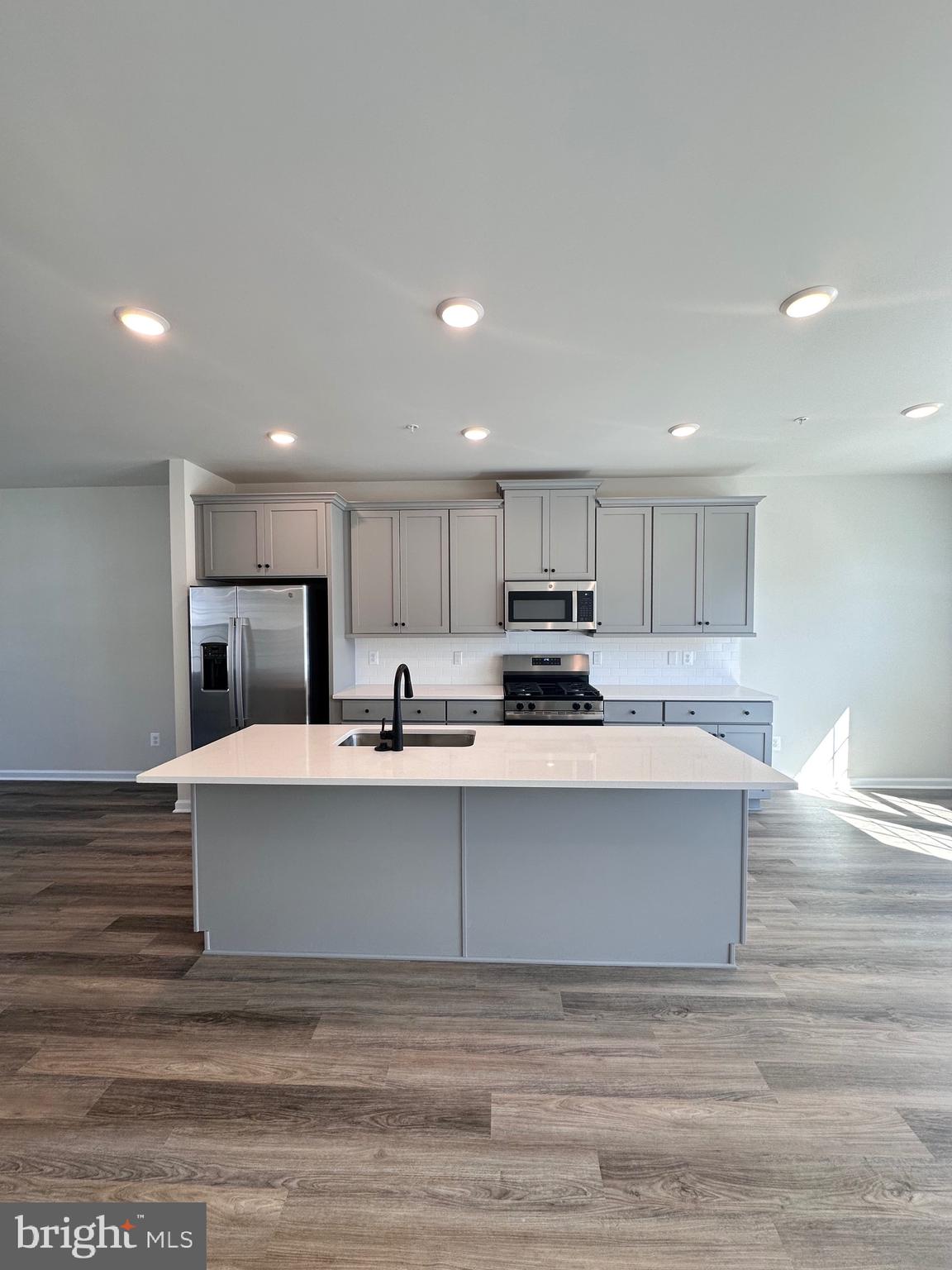 SPRING BANK - Residential Lease