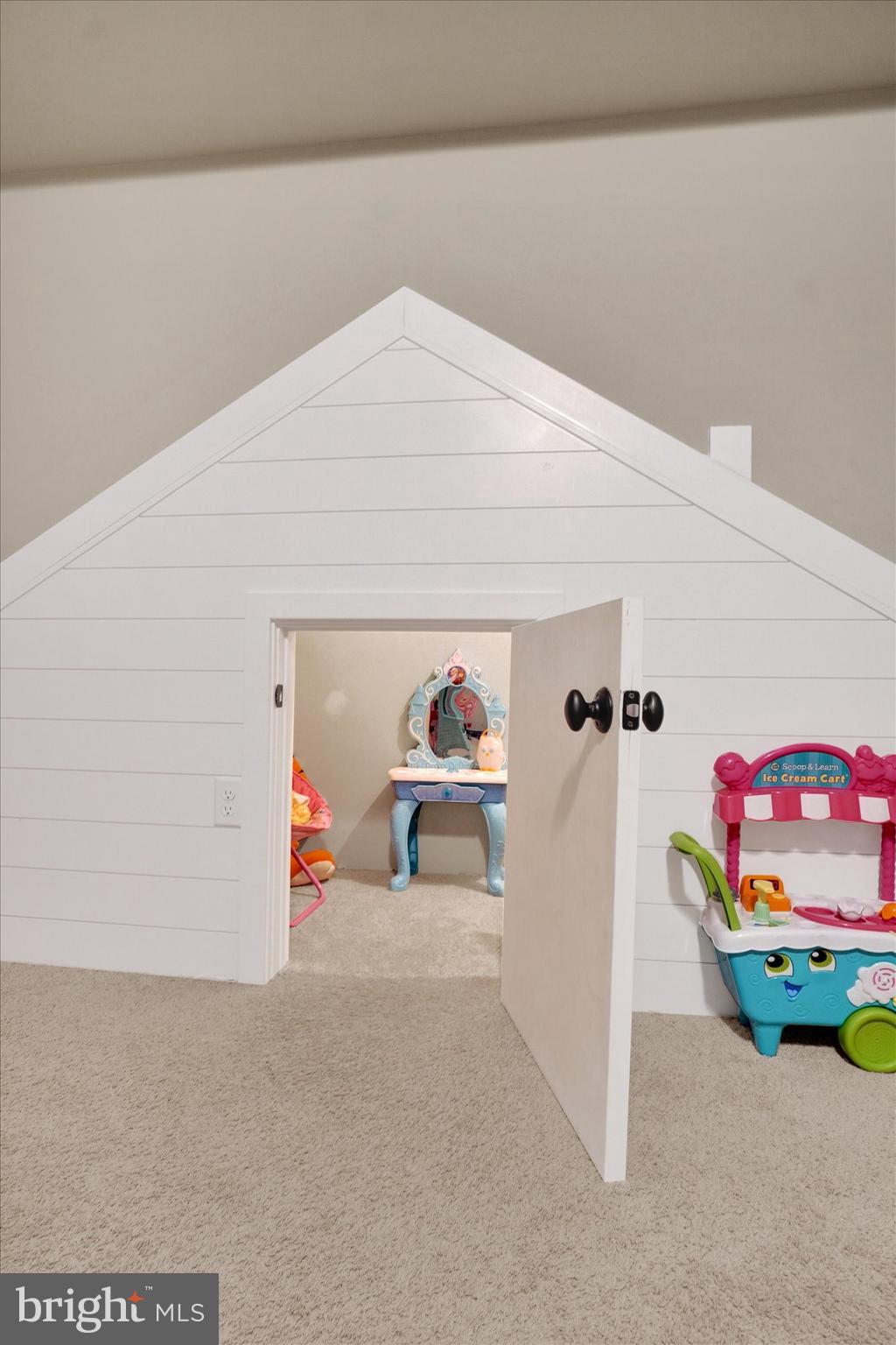 HEPPLEWHITE ESTATES - Residential