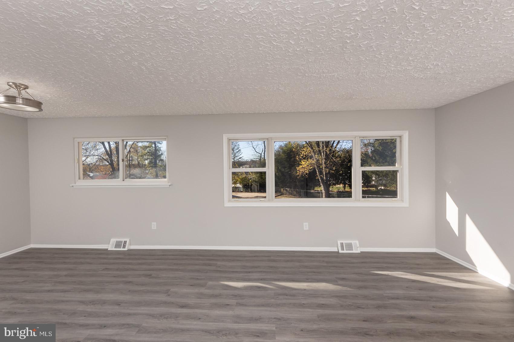 SUBURBIA - Residential