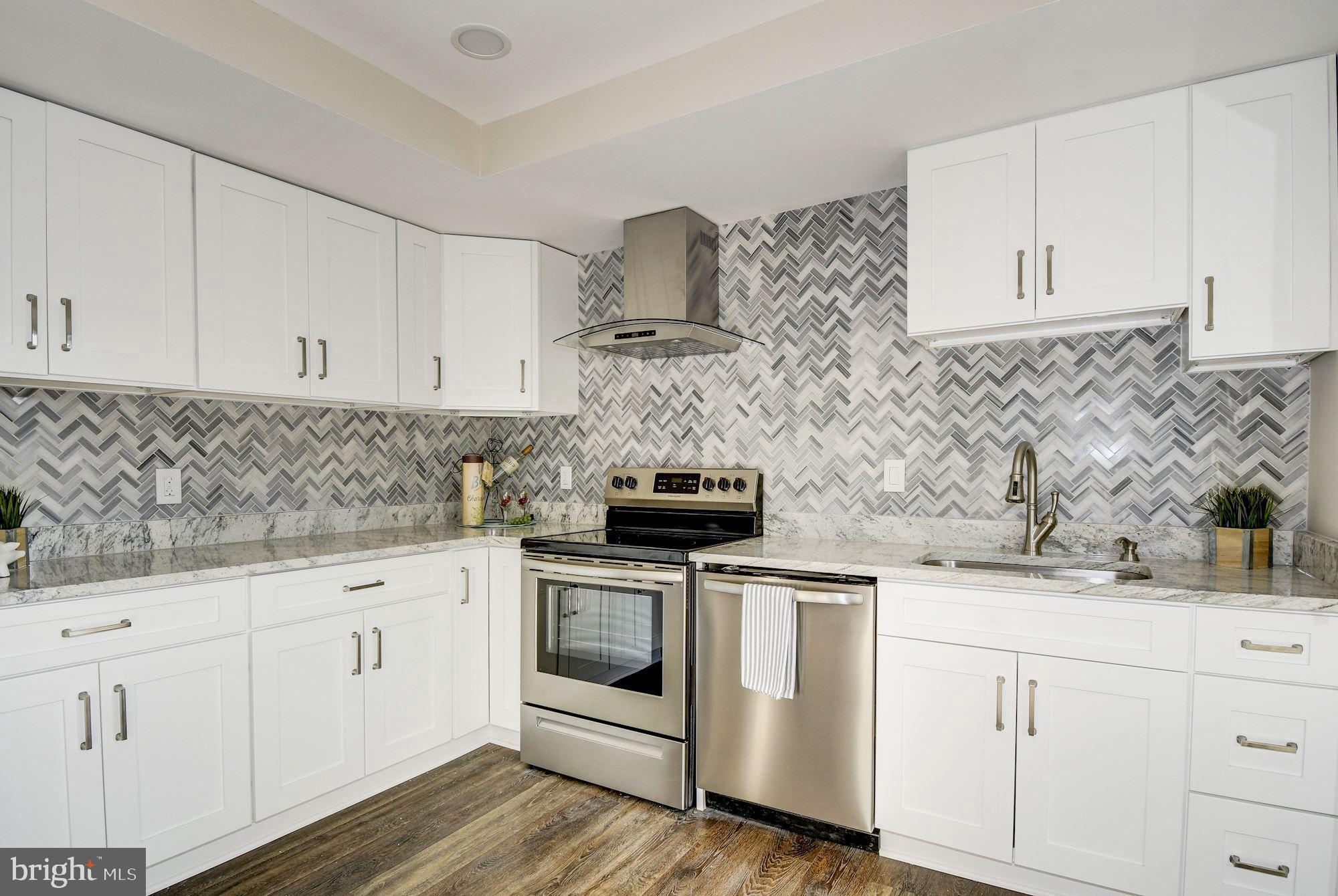 STONEYBROOKE - Residential